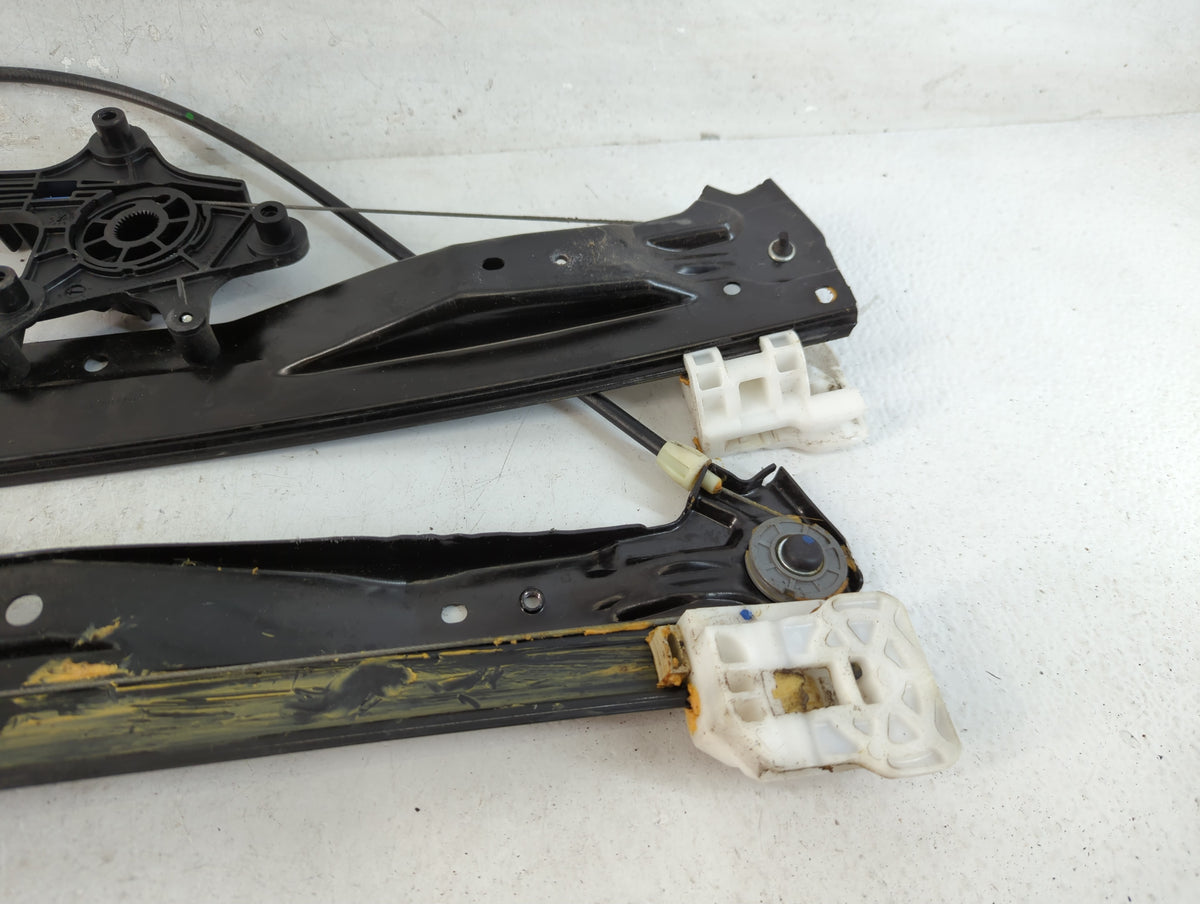 2008-2016 Chrysler Town & Country Used Window Regulator Passenger Front 938764 - Oemusedautoparts1.com
