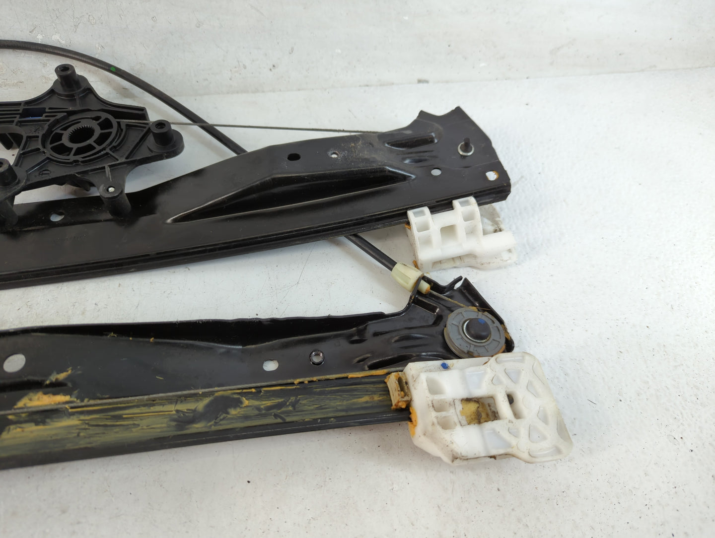 2008-2016 Chrysler Town & Country Used Window Regulator Passenger Front - Oemusedautoparts1.com