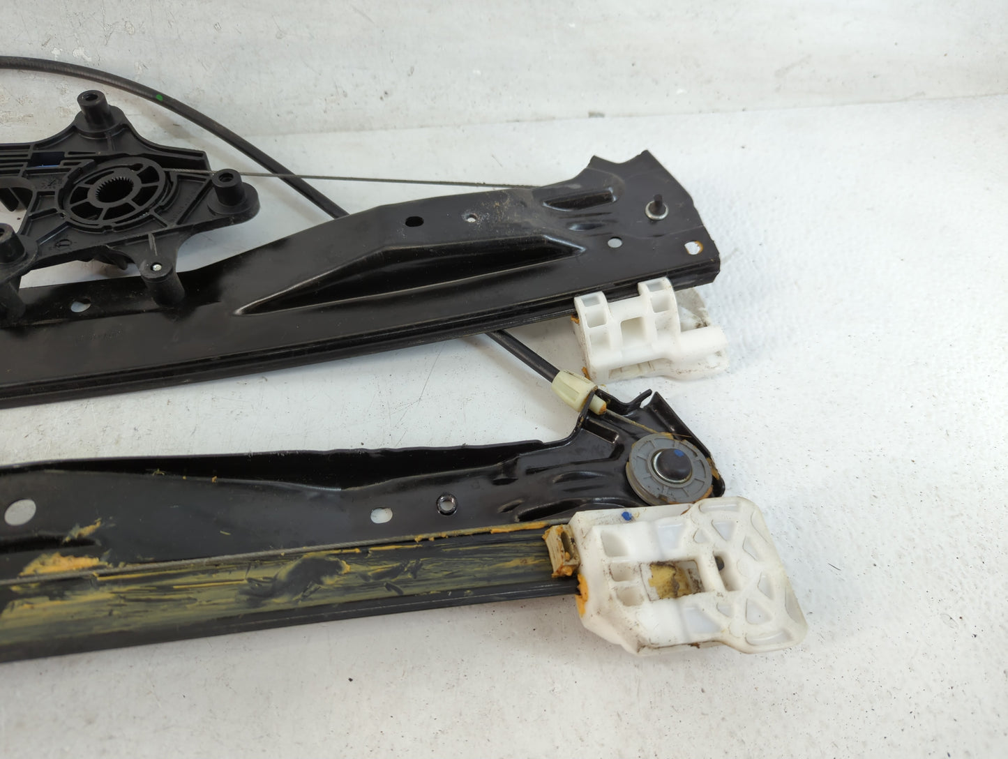 2008-2016 Chrysler Town & Country Used Window Regulator Passenger Front - Oemusedautoparts1.com