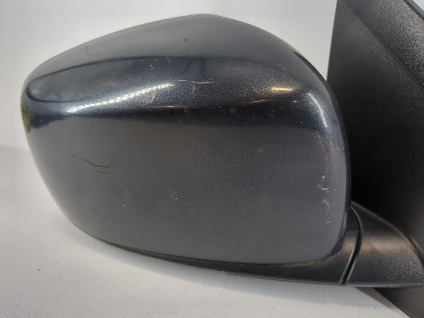 2008 Chrysler Town & Country Passenger Right Side View Manual Door Mirror - Oemusedautoparts1.com