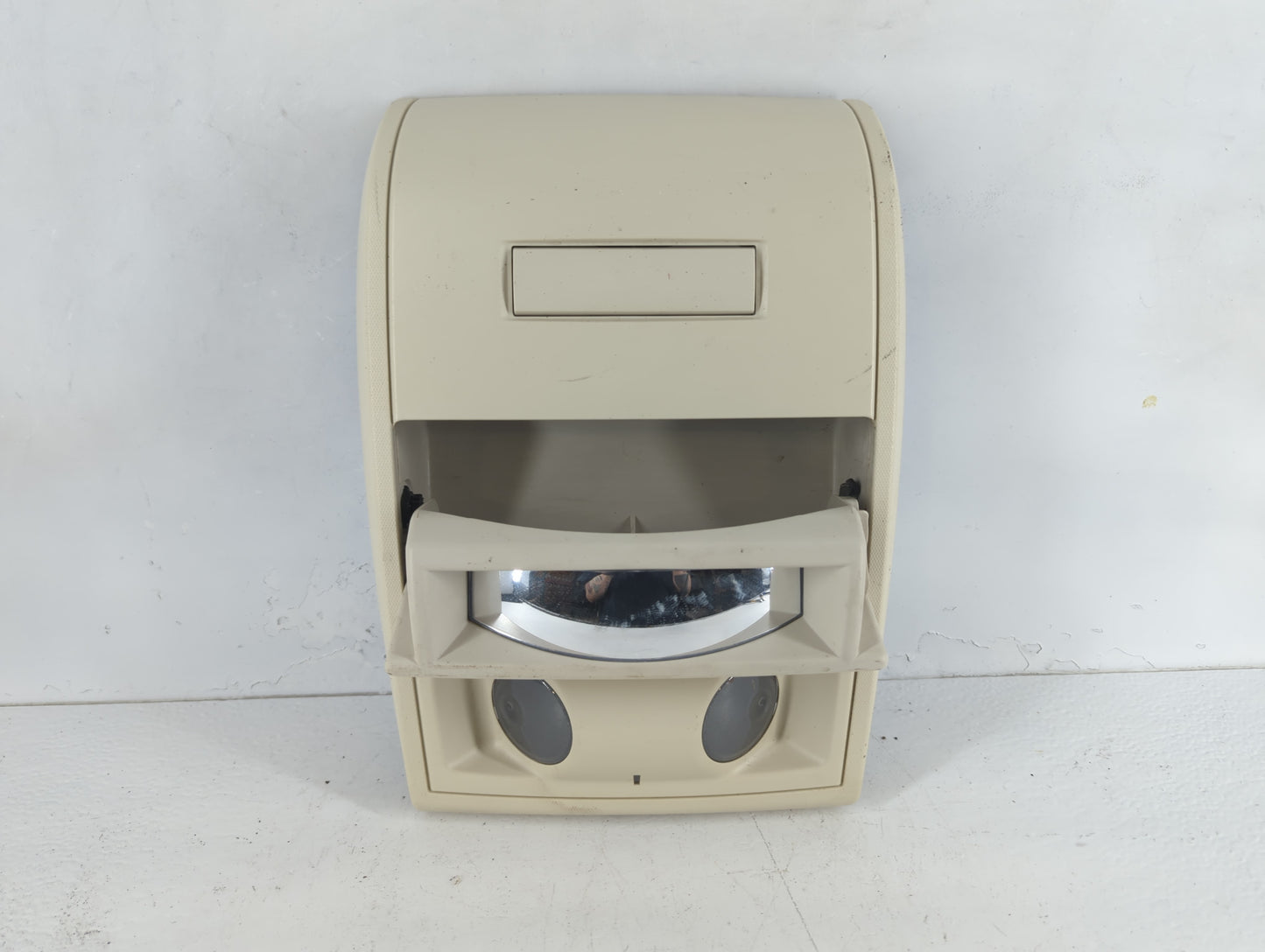2008 Chrysler Town & Country Overhead Roof Console Interior Dome Light - Oemusedautoparts1.com