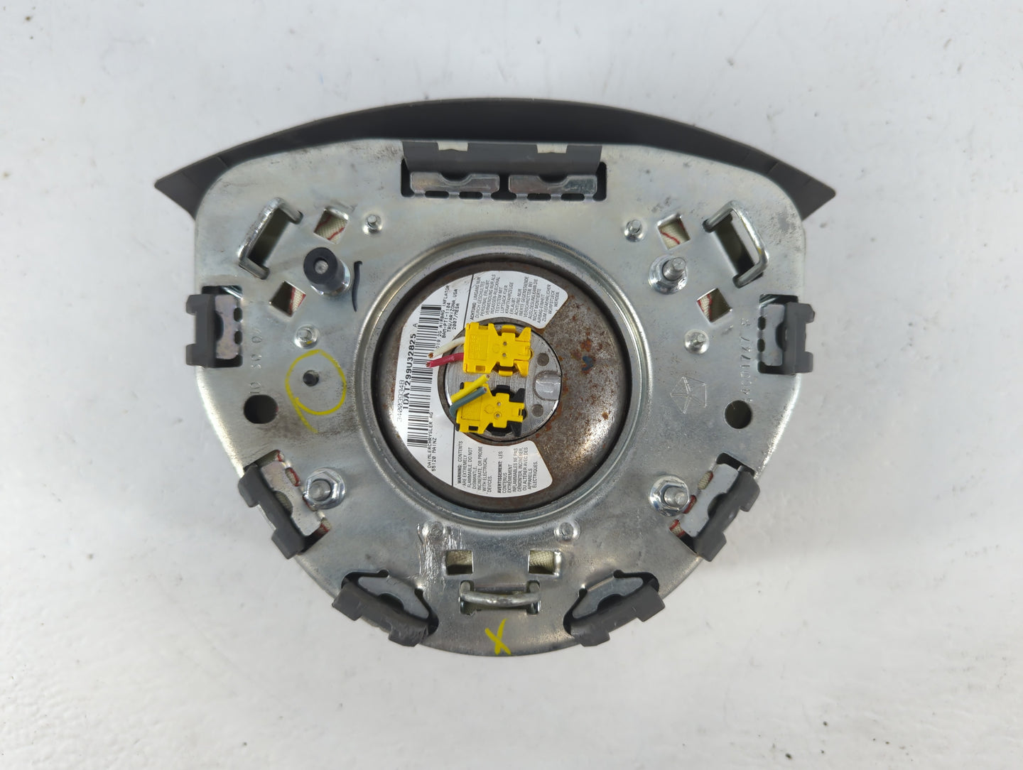 2008 Chrysler Town & Country Air Bag Driver Left Steering Wheel Mounted P/N:TLKL18 2792750, 8R692313 Fits OEM Used Auto Part