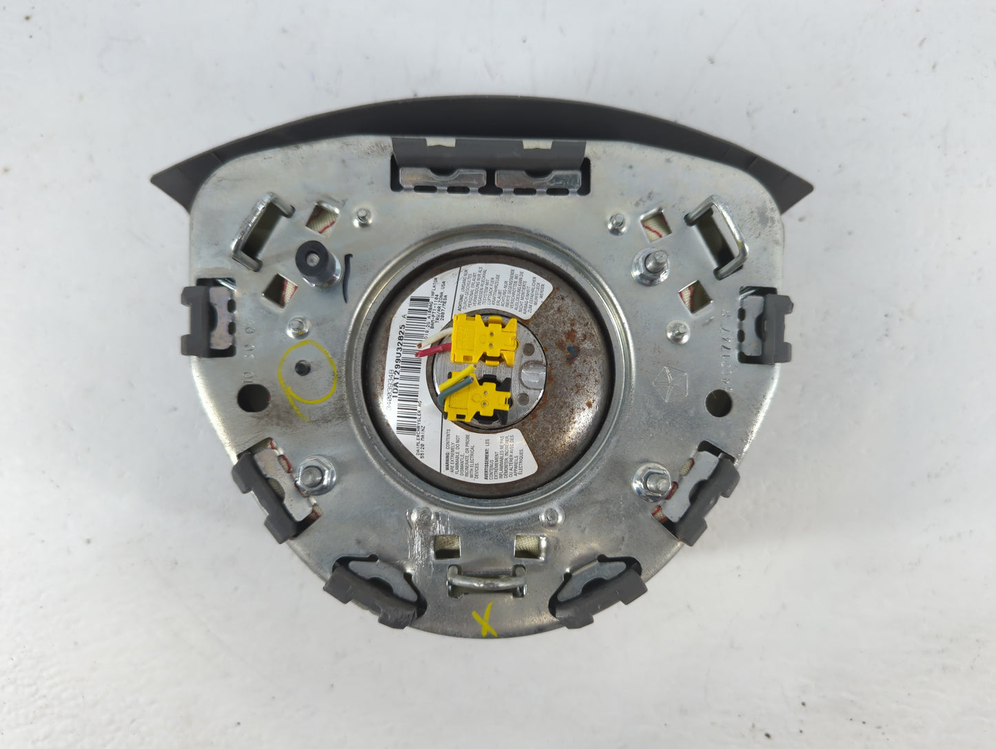2008 Chrysler Town & Country Air Bag Driver Left Steering Wheel Mounted P/N:TLKL18 2792750, 8R692313 Fits OEM Used Auto Part