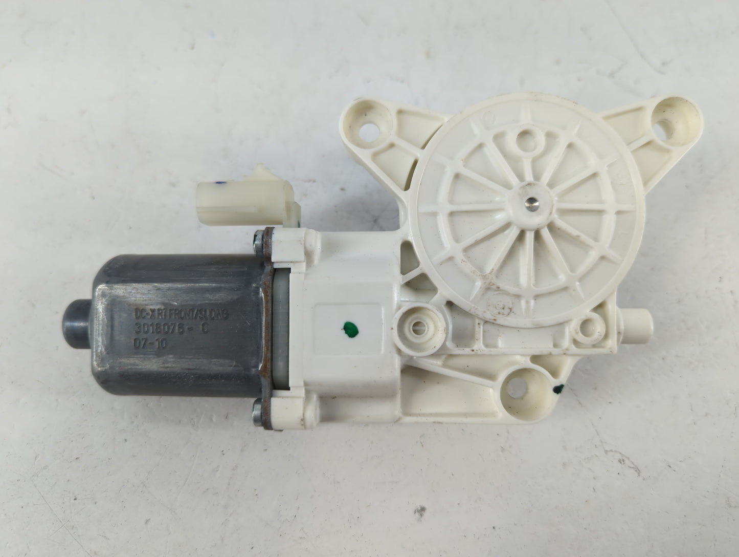 2008 Chrysler Town & Country Passenger Front Right Power Window Motor - Oemusedautoparts1.com