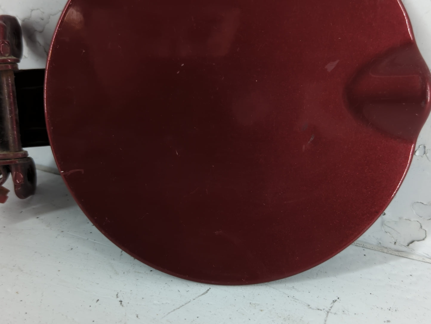 2008 Chrysler Town & Country Fuel Tank Door Lid Gas Tank Red - Oemusedautoparts1.com