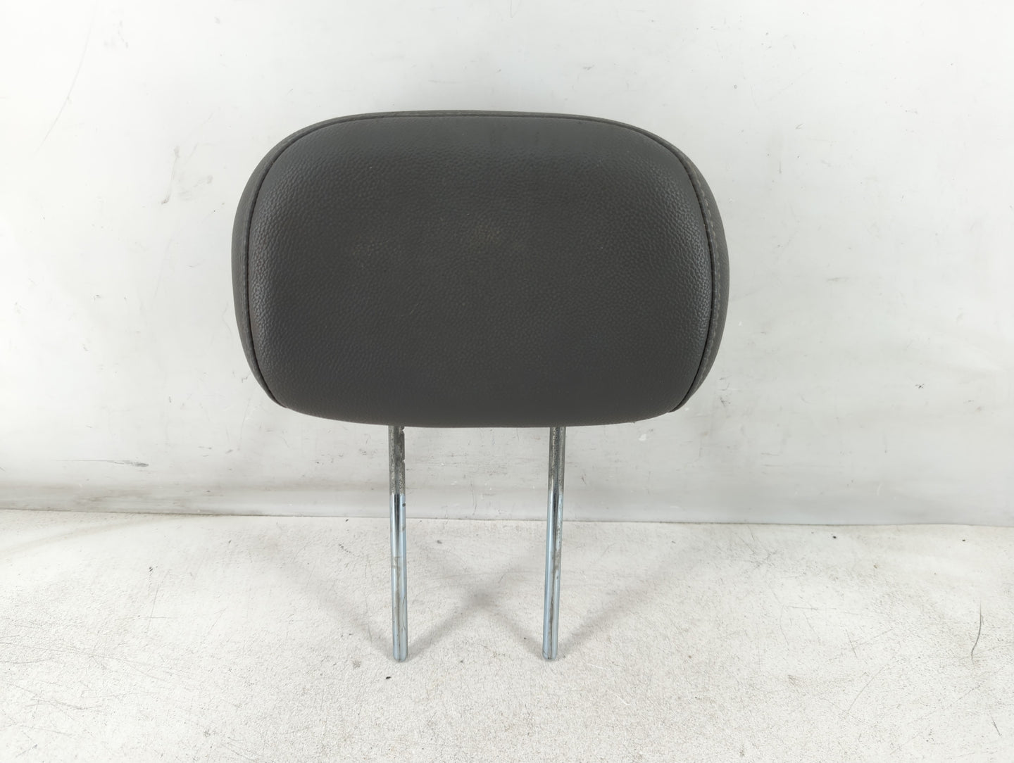 2008 Chrysler Town & Country Headrest Head Rest Rear Center Seat Fits OEM Used Auto Parts - Oemusedautoparts1.com