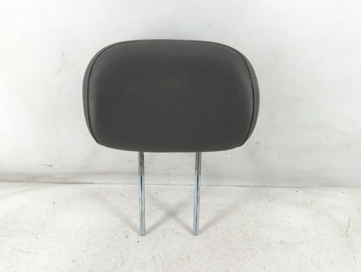 2008 Chrysler Town & Country Headrest Head Rest Rear Center Seat Fits OEM Used Auto Parts - Oemusedautoparts1.com