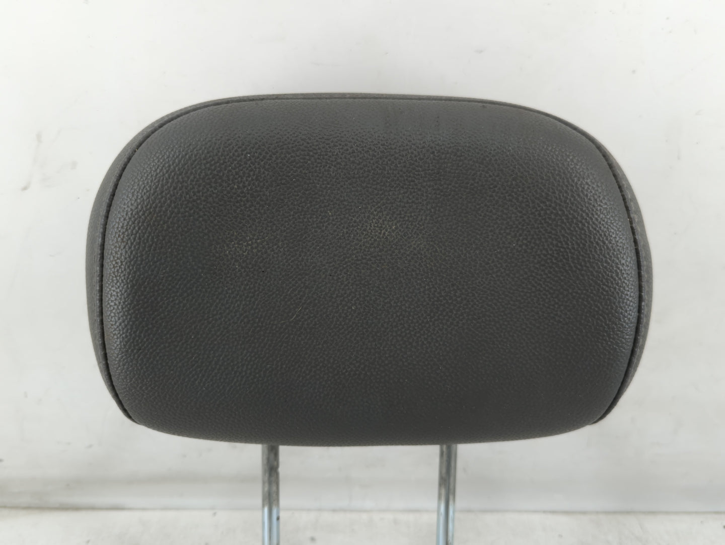 2008 Chrysler Town & Country Headrest Head Rest Rear Center Seat Fits OEM Used Auto Parts - Oemusedautoparts1.com