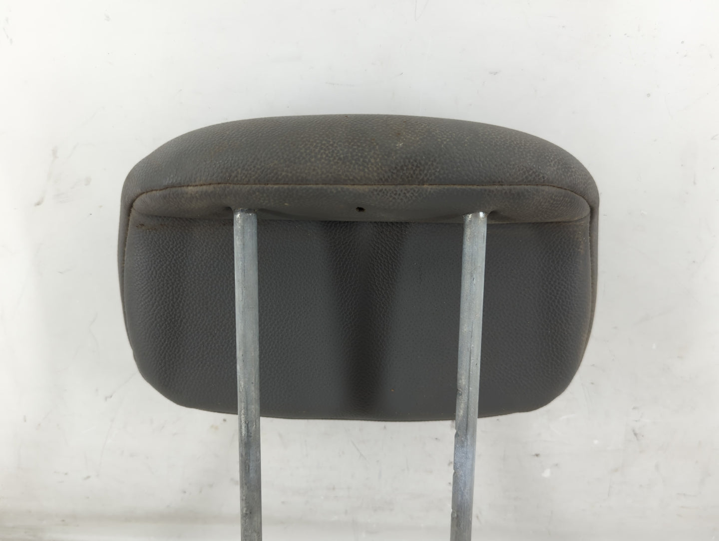 2008 Chrysler Town & Country Headrest Head Rest Rear Center Seat Fits OEM Used Auto Parts - Oemusedautoparts1.com