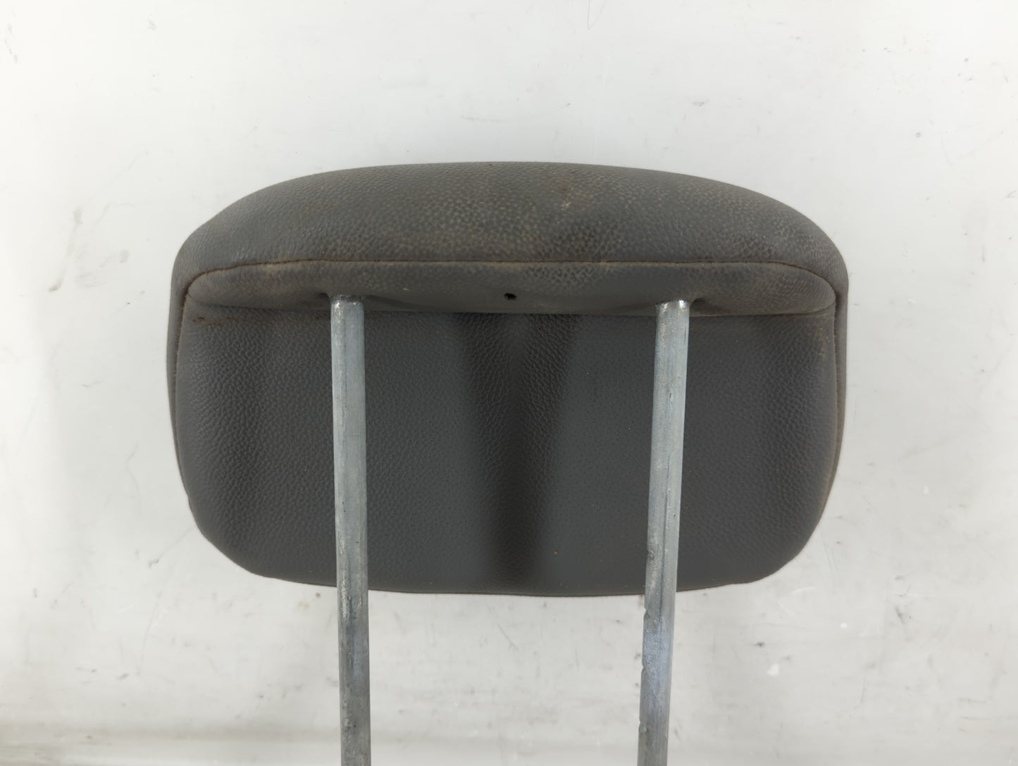 2008 Chrysler Town & Country Headrest Head Rest Rear Center Seat Fits OEM Used Auto Parts - Oemusedautoparts1.com