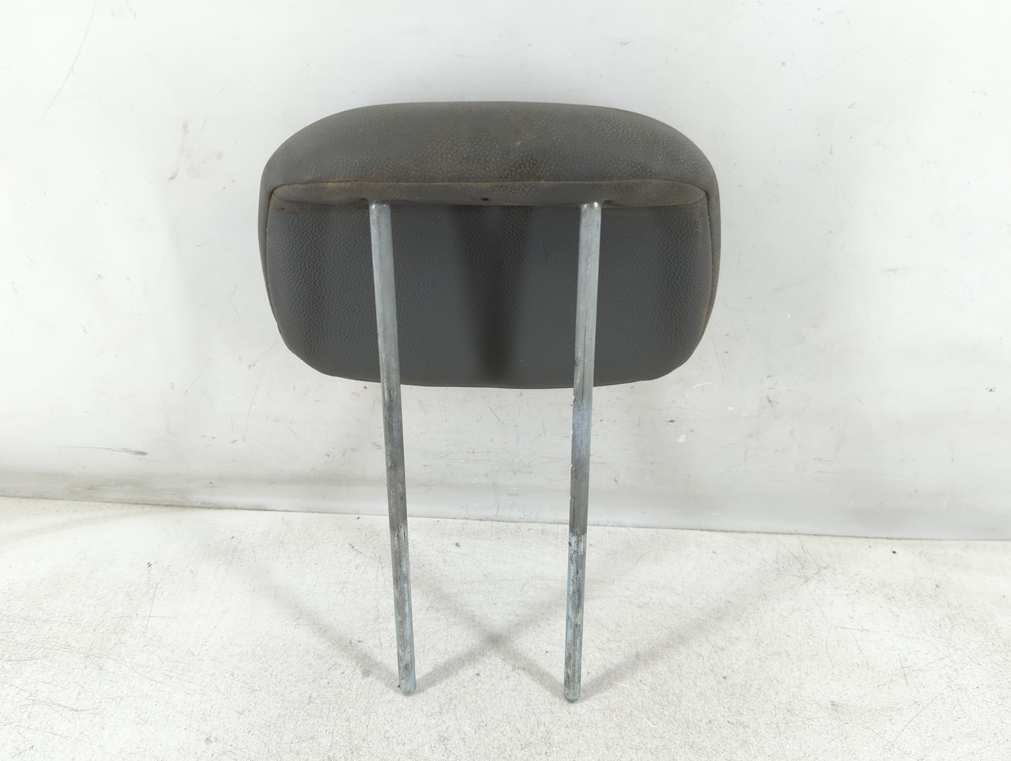 2008 Chrysler Town & Country Headrest Head Rest Rear Center Seat Fits OEM Used Auto Parts - Oemusedautoparts1.com