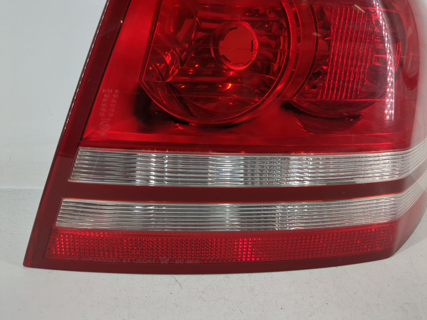 2008-2010 Dodge Avenger Tail Light Assembly Passenger Right OEM P/N:60438D0M Fits Fits 2008 2009 2010 OEM Used Auto Parts - 