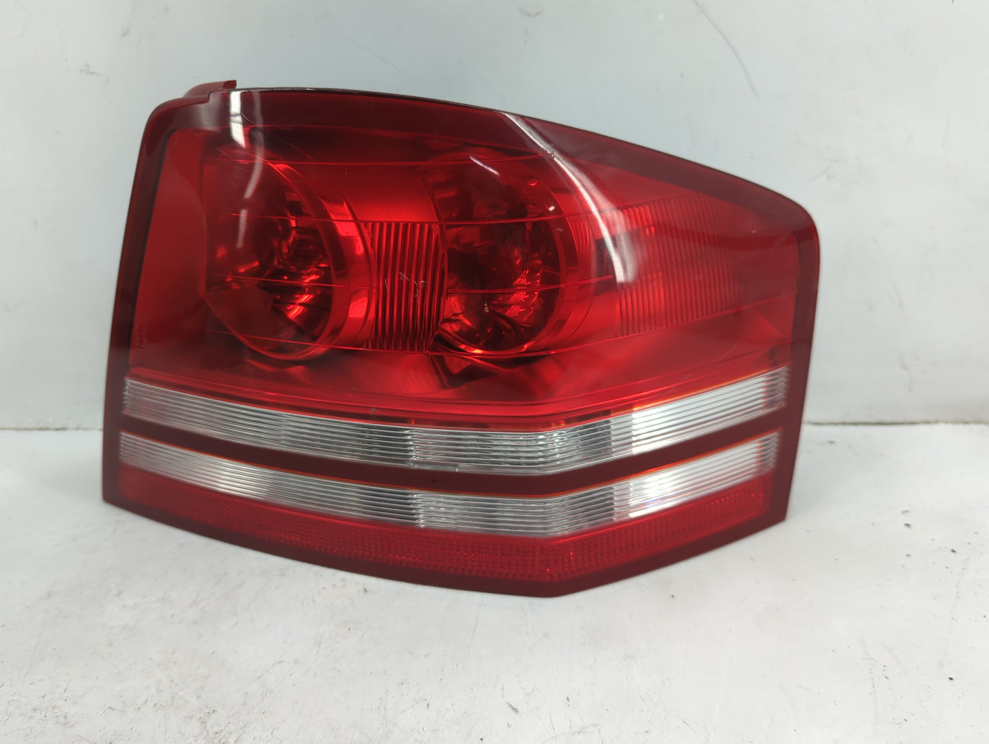2008-2010 Dodge Avenger Tail Light Assembly Passenger Right OEM P/N:05116220AE 05303990AE Fits Fits 2008 2009 2010 OEM Used 