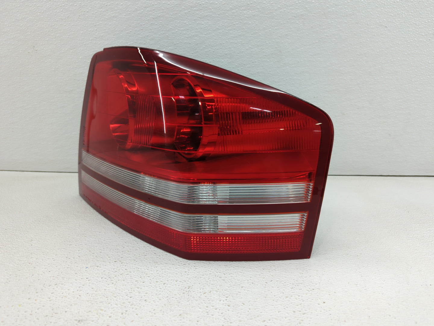 2008-2010 Dodge Avenger Tail Light Assembly Passenger Right OEM P/N:05303990AE 05303990AG Fits Fits 2008 2009 2010 OEM Used 
