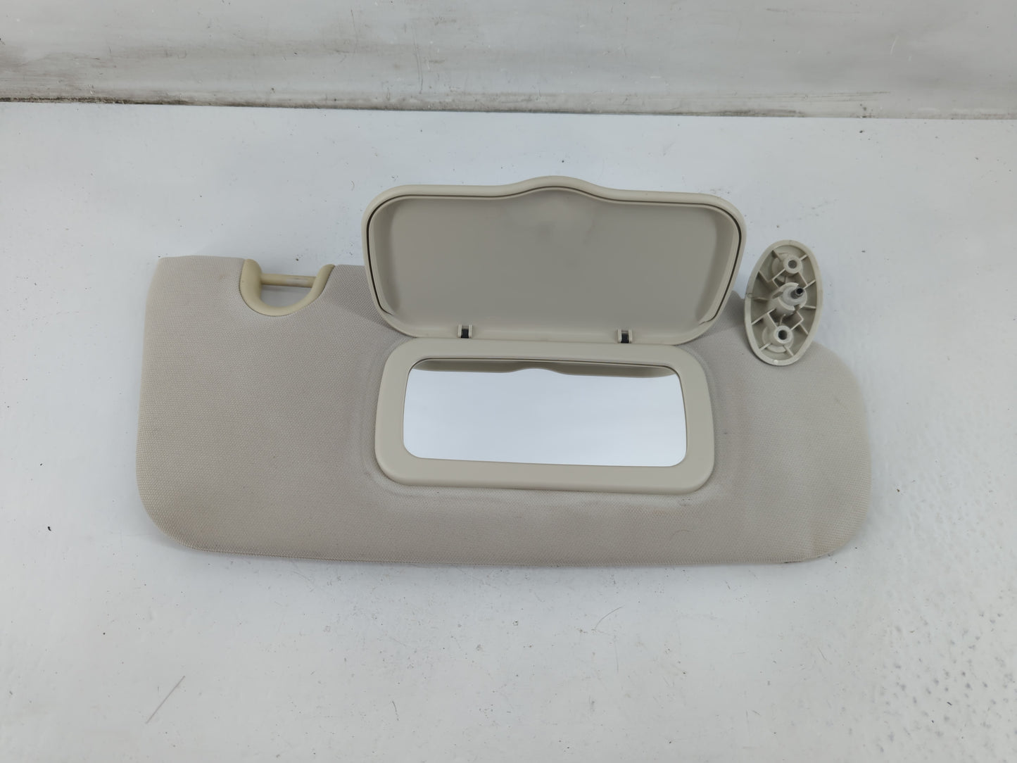 2007-2008 Dodge Caliber Sun Visor Shade Replacement Passenger Right Mirror Fits Fits 2007 2008 OEM Used Auto Parts - Oemused
