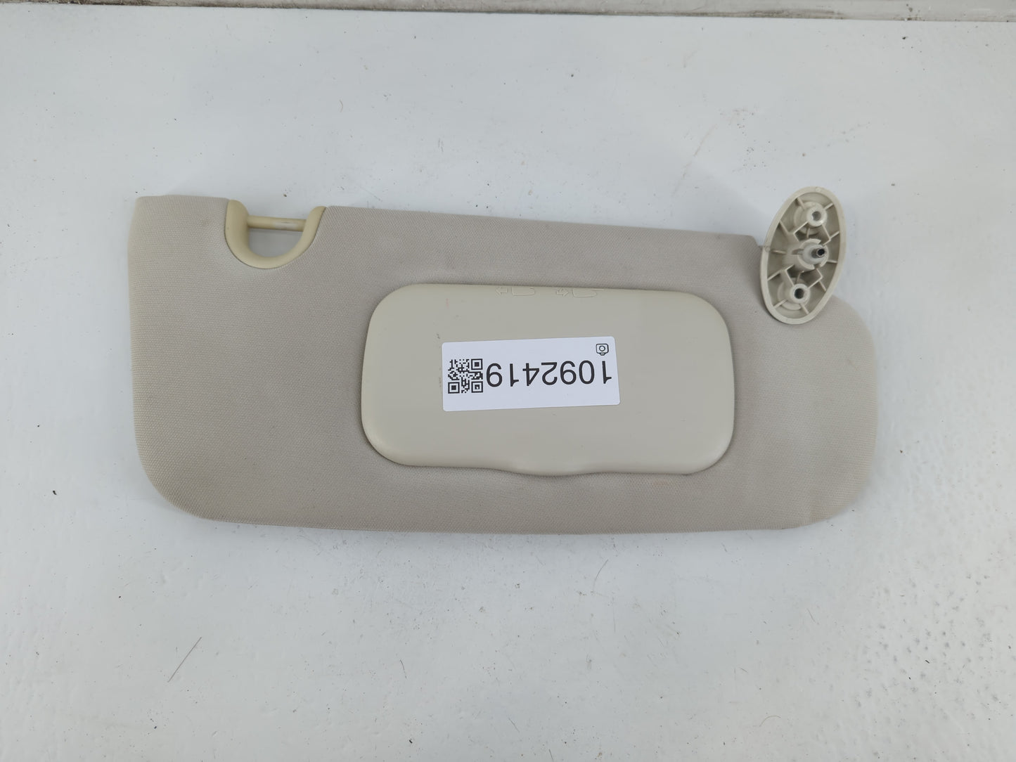 2007-2008 Dodge Caliber Sun Visor Shade Replacement Passenger Right Mirror Fits Fits 2007 2008 OEM Used Auto Parts - Oemused