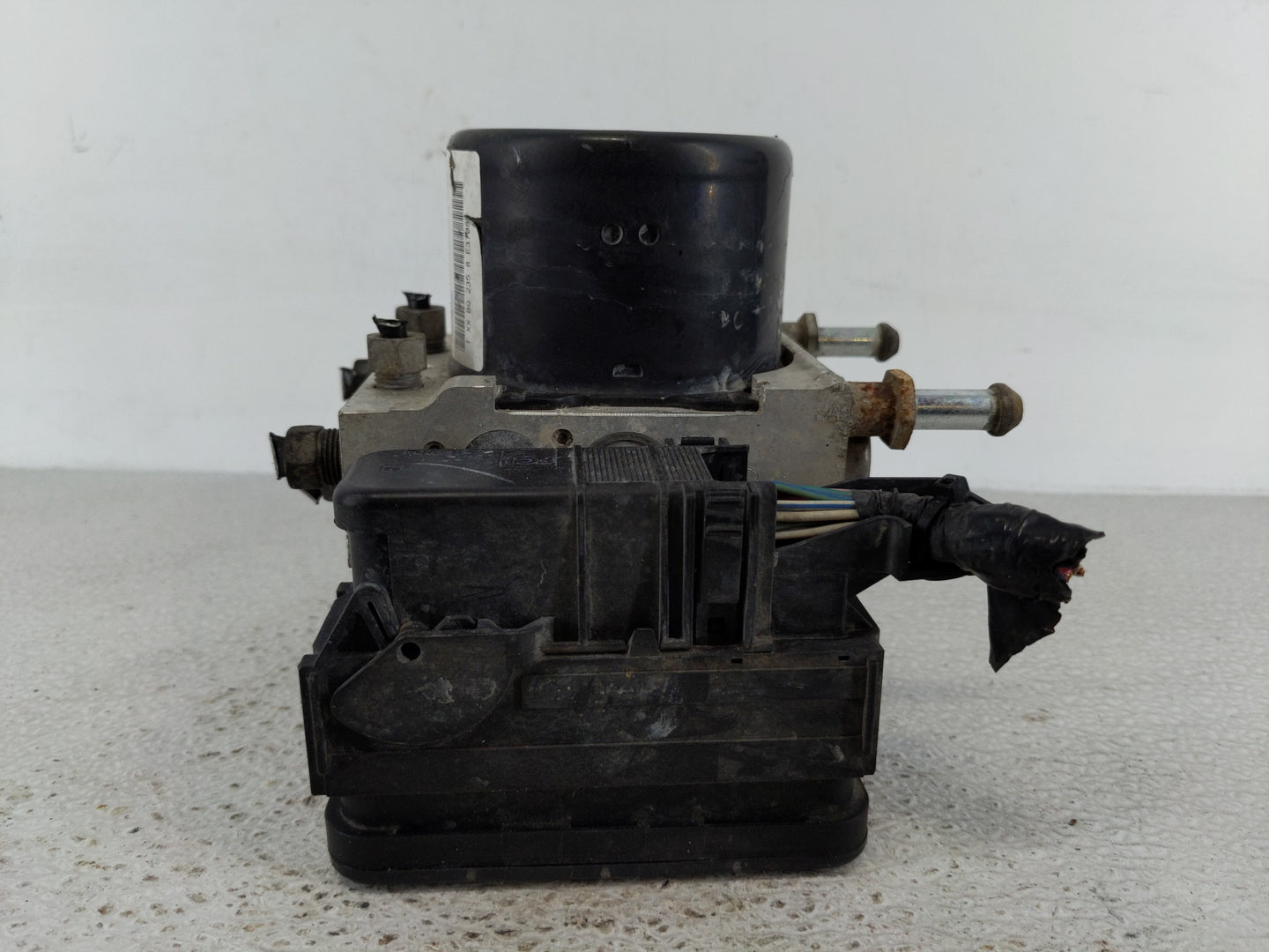 2008 Dodge Caliber ABS Pump Control Module Replacement P/N:P68023303AC Fits OEM Used Auto Parts - Oemusedautoparts1.com