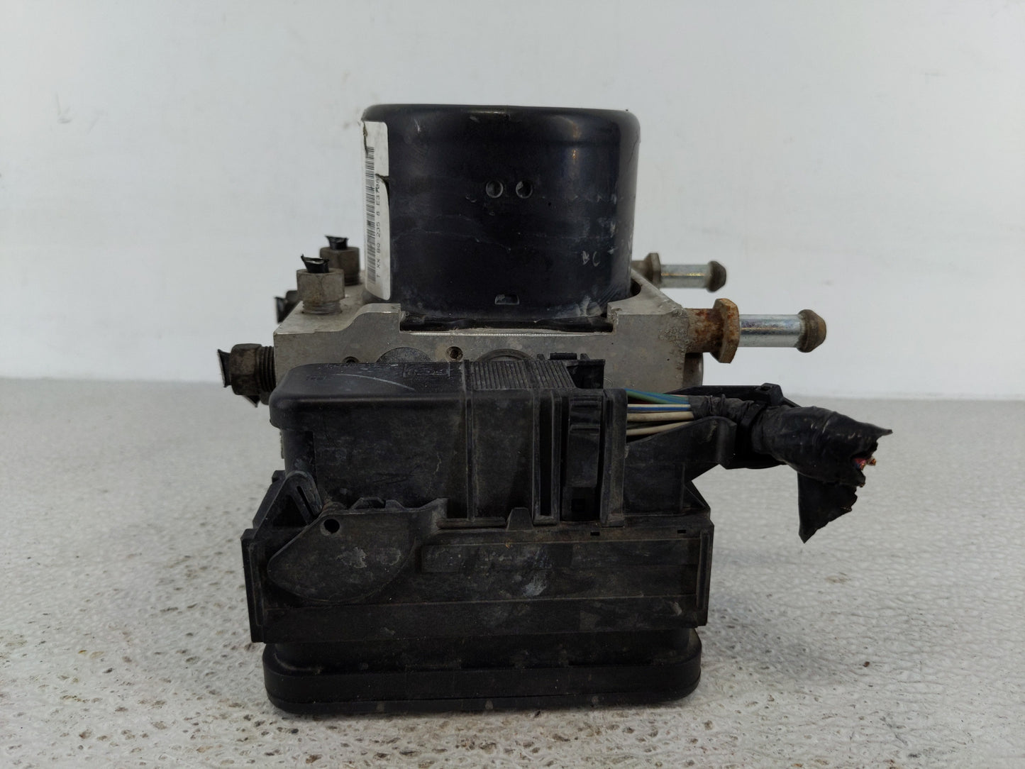 2008 Dodge Caliber ABS Pump Control Module Replacement P/N:P68023303AC Fits OEM Used Auto Parts - Oemusedautoparts1.com