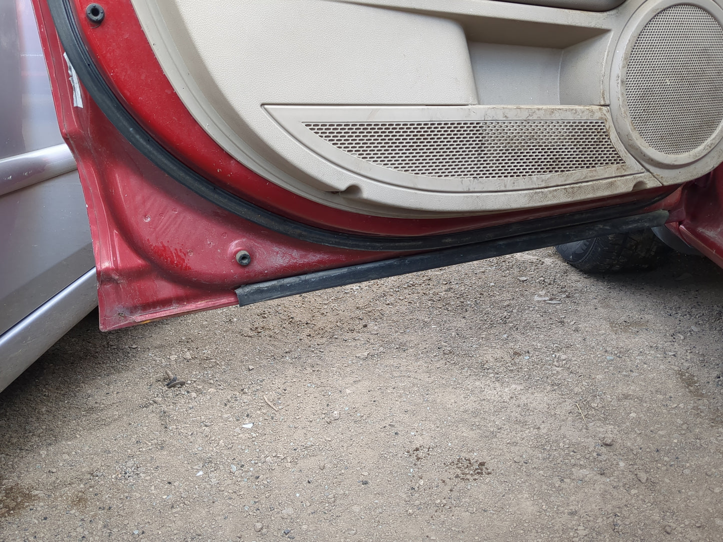 2007-2010 Dodge Caliber Driver Front Door Oem 1214803 - Oemusedautoparts1.com