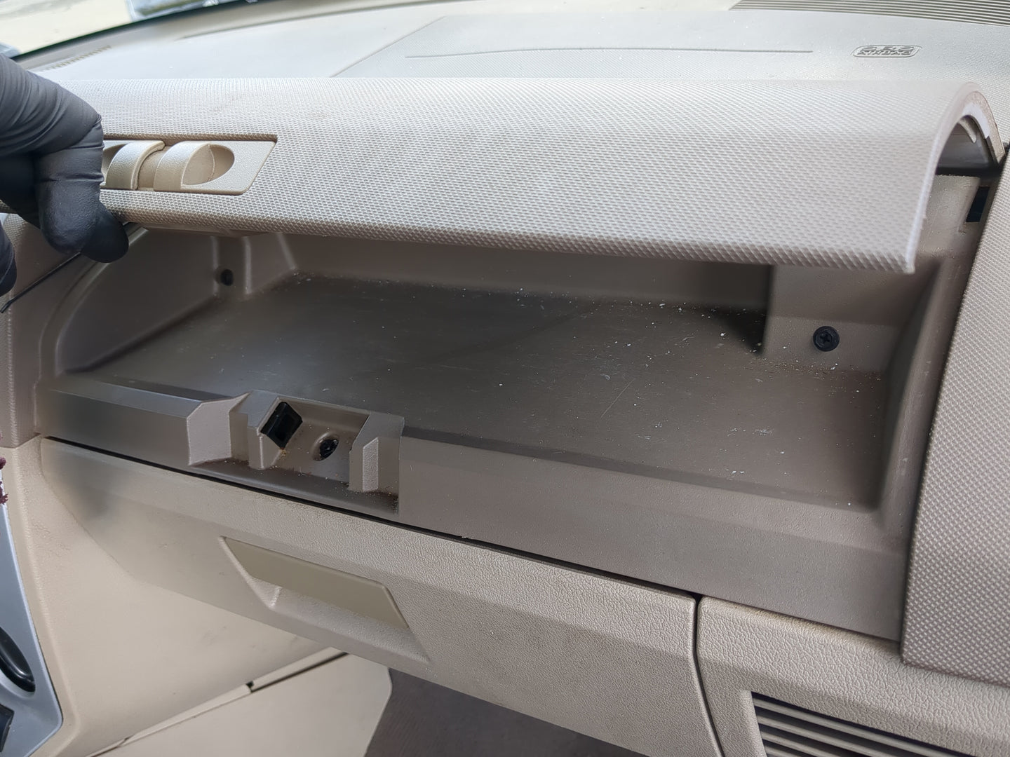 2008 Dodge Caliber Passenger Glove Box Door Storage Compartment - Oemusedautoparts1.com