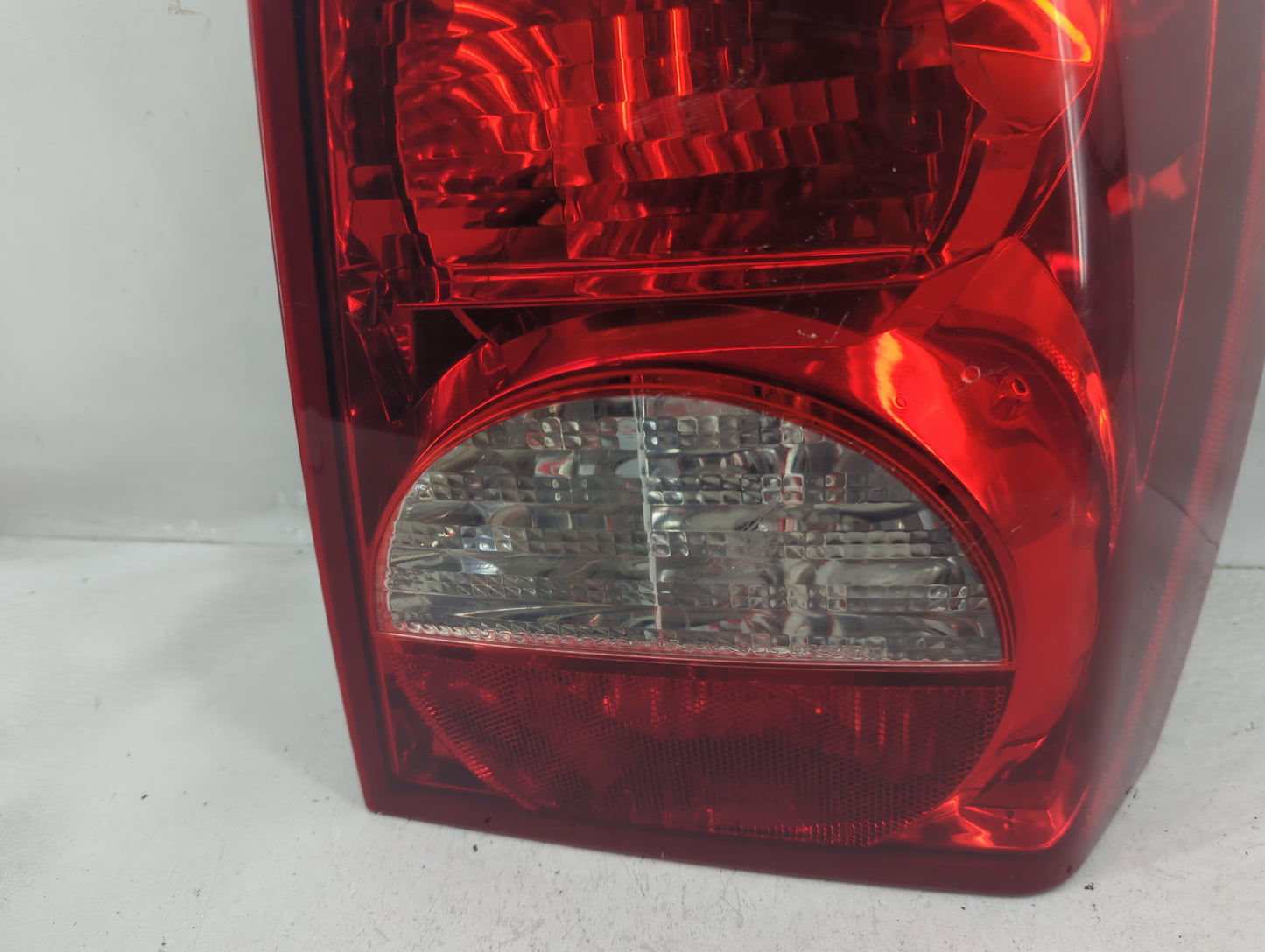 2008-2012 Dodge Caliber Tail Light Assembly Passenger Right OEM P/N:320264 B Fits Fits 2008 2009 2010 2011 2012 OEM Used Aut