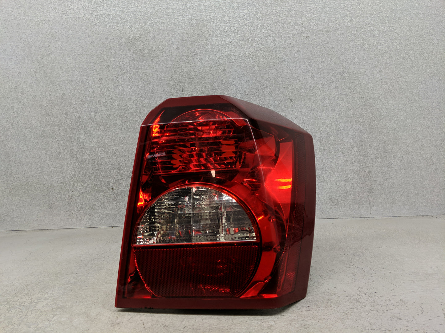 2008-2012 Dodge Caliber Tail Light Assembly Passenger Right OEM P/N:05160360 AA 05303880 AH Fits Fits 2008 2009 2010 2011 20