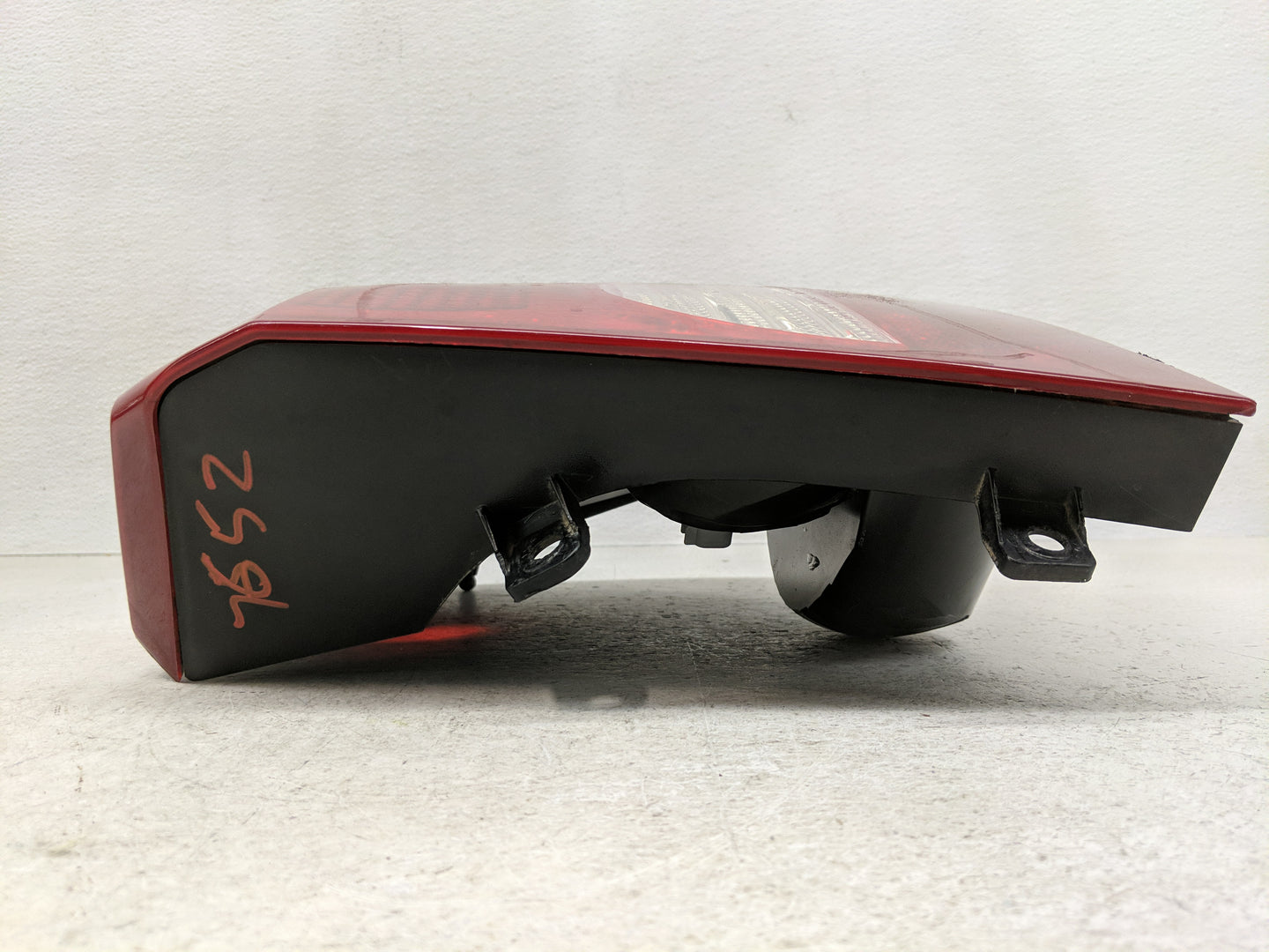 2008-2012 Dodge Caliber Tail Light Assembly Passenger Right OEM P/N:05160360 AA 05303880 AH Fits Fits 2008 2009 2010 2011 20
