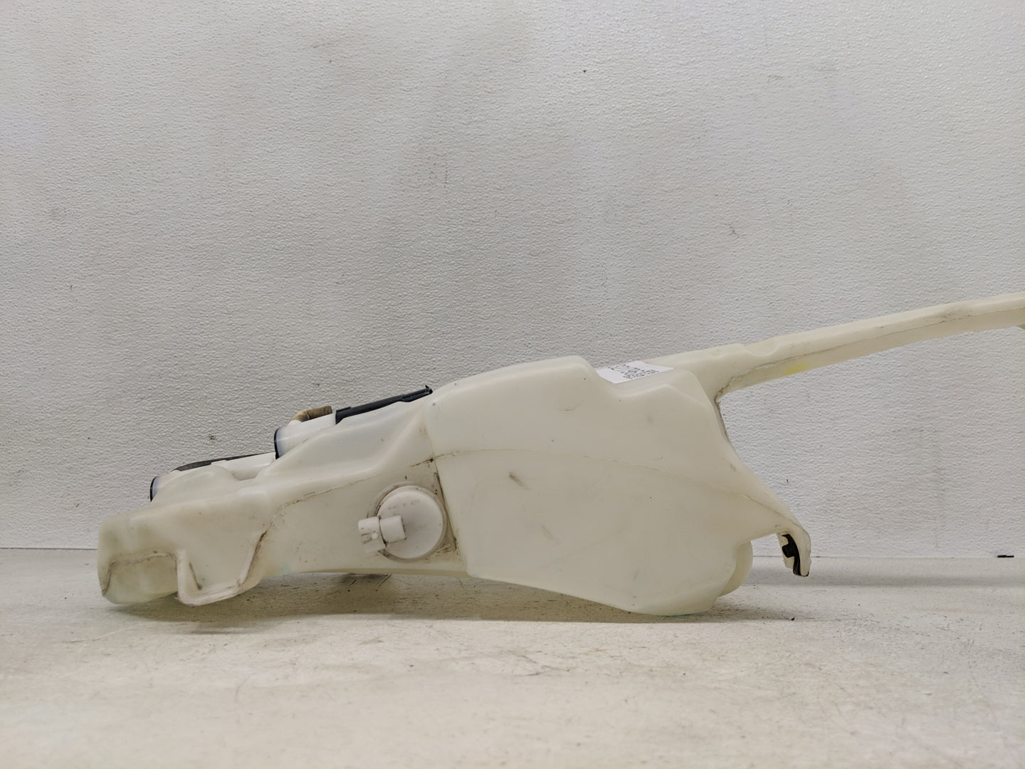 2007-2012 Dodge Caliber Windshield Washer Fluid Reservoir Bottle Oem - Oemusedautoparts1.com