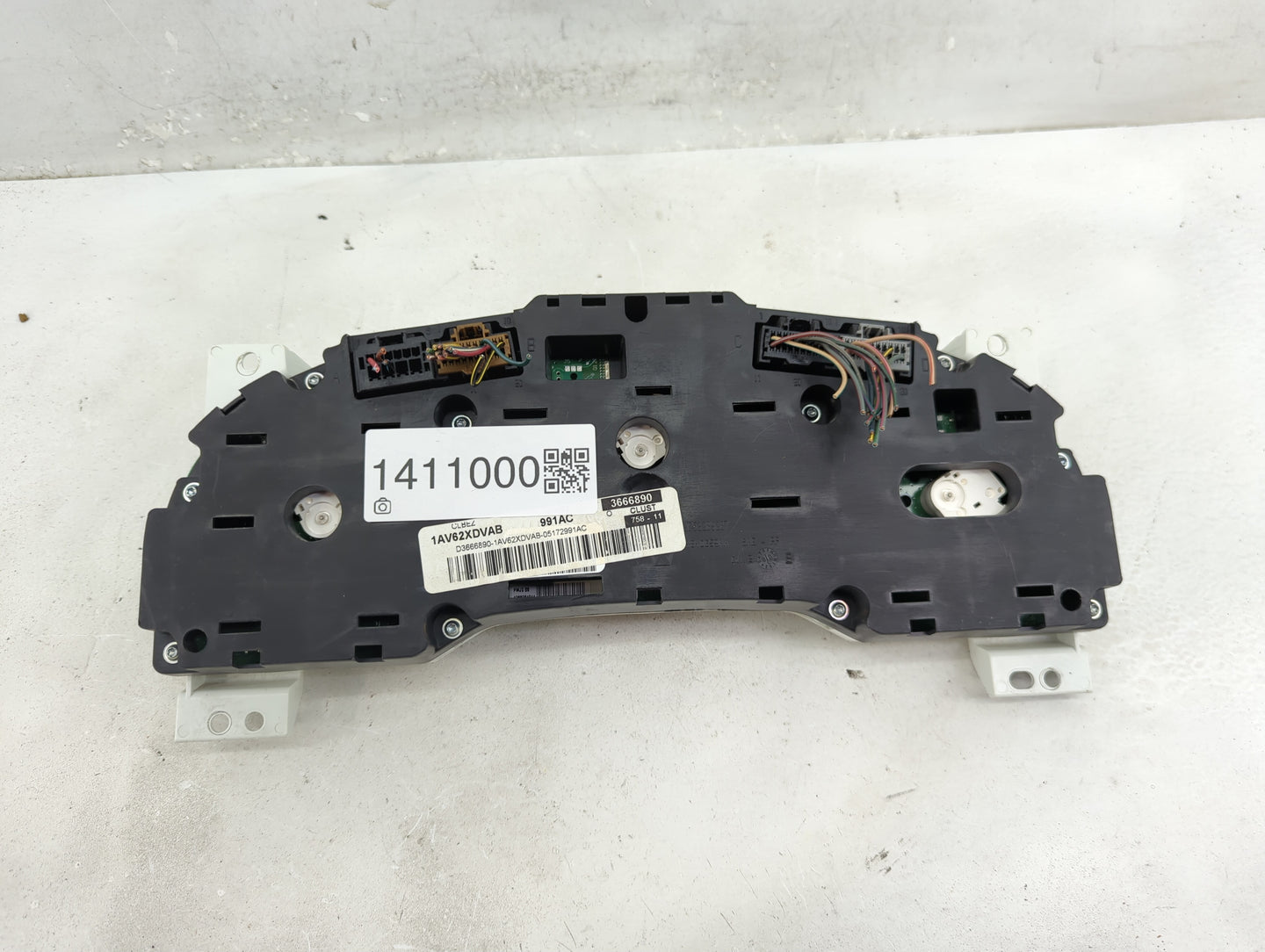 2007-2008 Dodge Caliber Instrument Cluster Speedometer Gauges P/N:1AV62XDVAB Fits Fits 2007 2008 OEM Used Auto Parts - Oemus