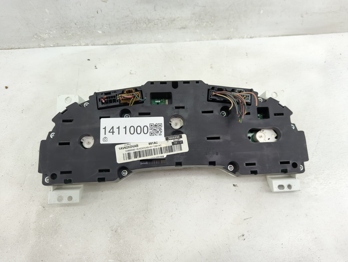 2007-2008 Dodge Caliber Instrument Cluster Speedometer Gauges P/N:1AV62XDVAB Fits Fits 2007 2008 OEM Used Auto Parts - Oemus