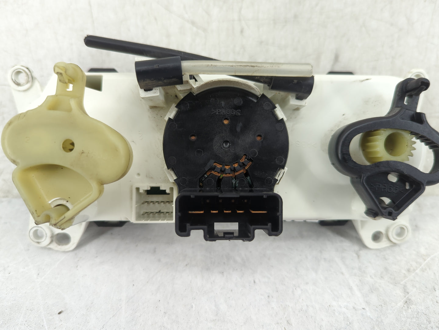 2007-2009 Dodge Caliber Climate Control Module Temperature AC/Heater Replacement Fits Fits 2007 2008 2009 OEM Used Auto Part