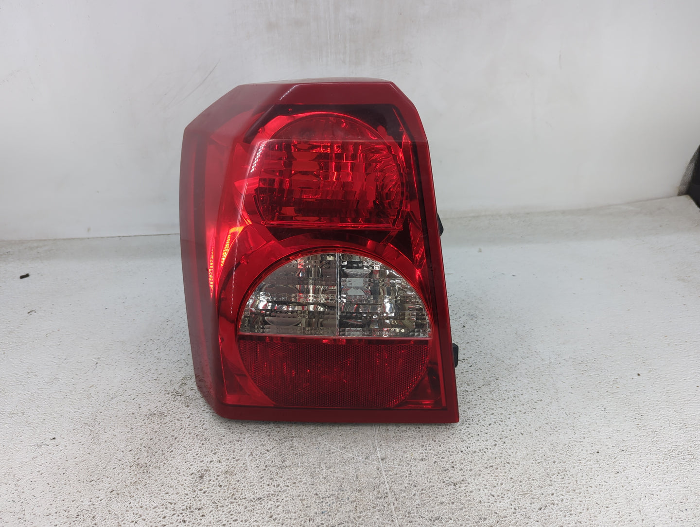 2008-2012 Dodge Caliber Tail Light Assembly Driver Left OEM P/N:05303881 05303753 Fits Fits 2008 2009 2010 2011 2012 OEM Use