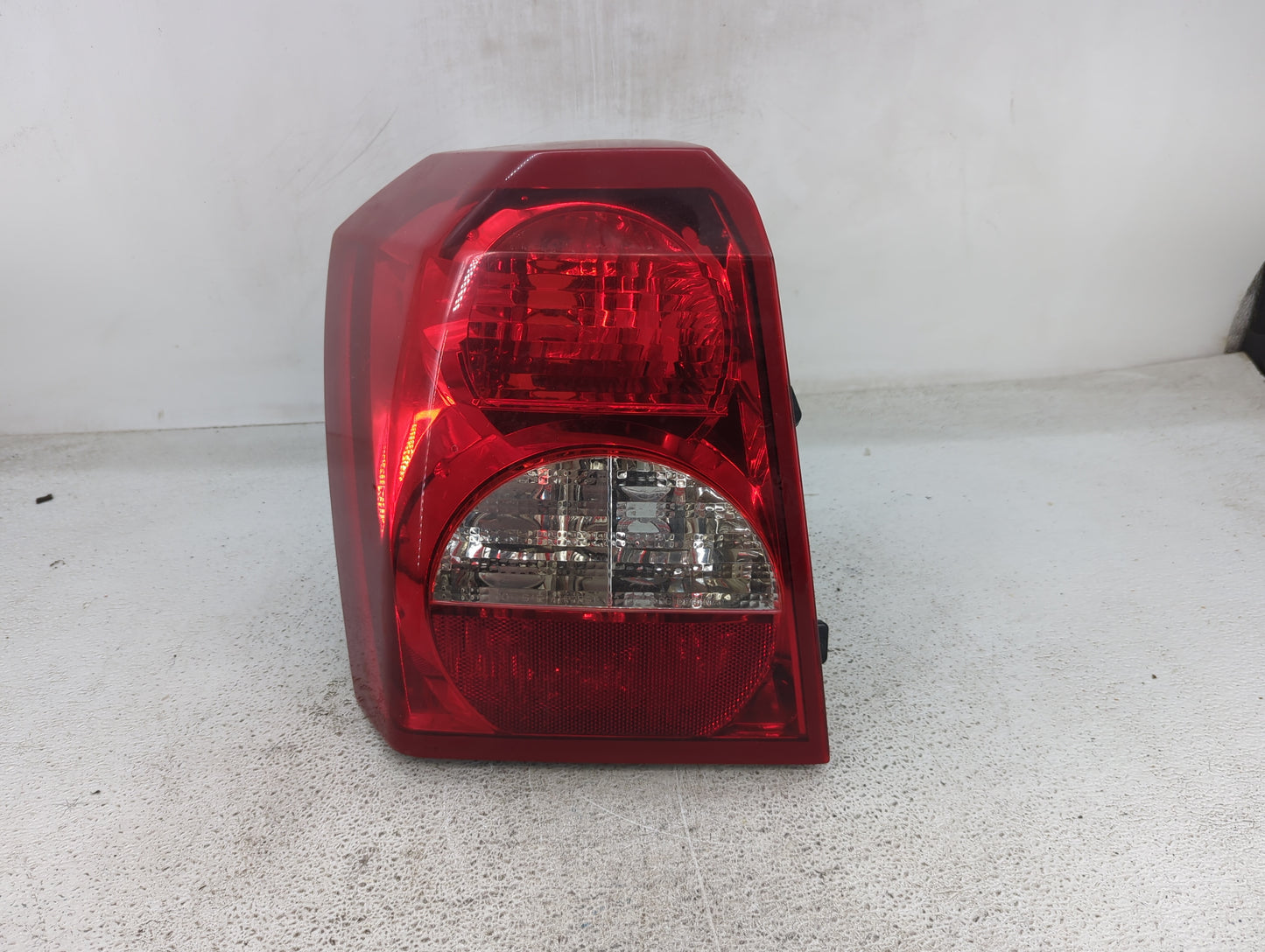 2008-2012 Dodge Caliber Tail Light Assembly Driver Left OEM P/N:05303881 05303753 Fits Fits 2008 2009 2010 2011 2012 OEM Use