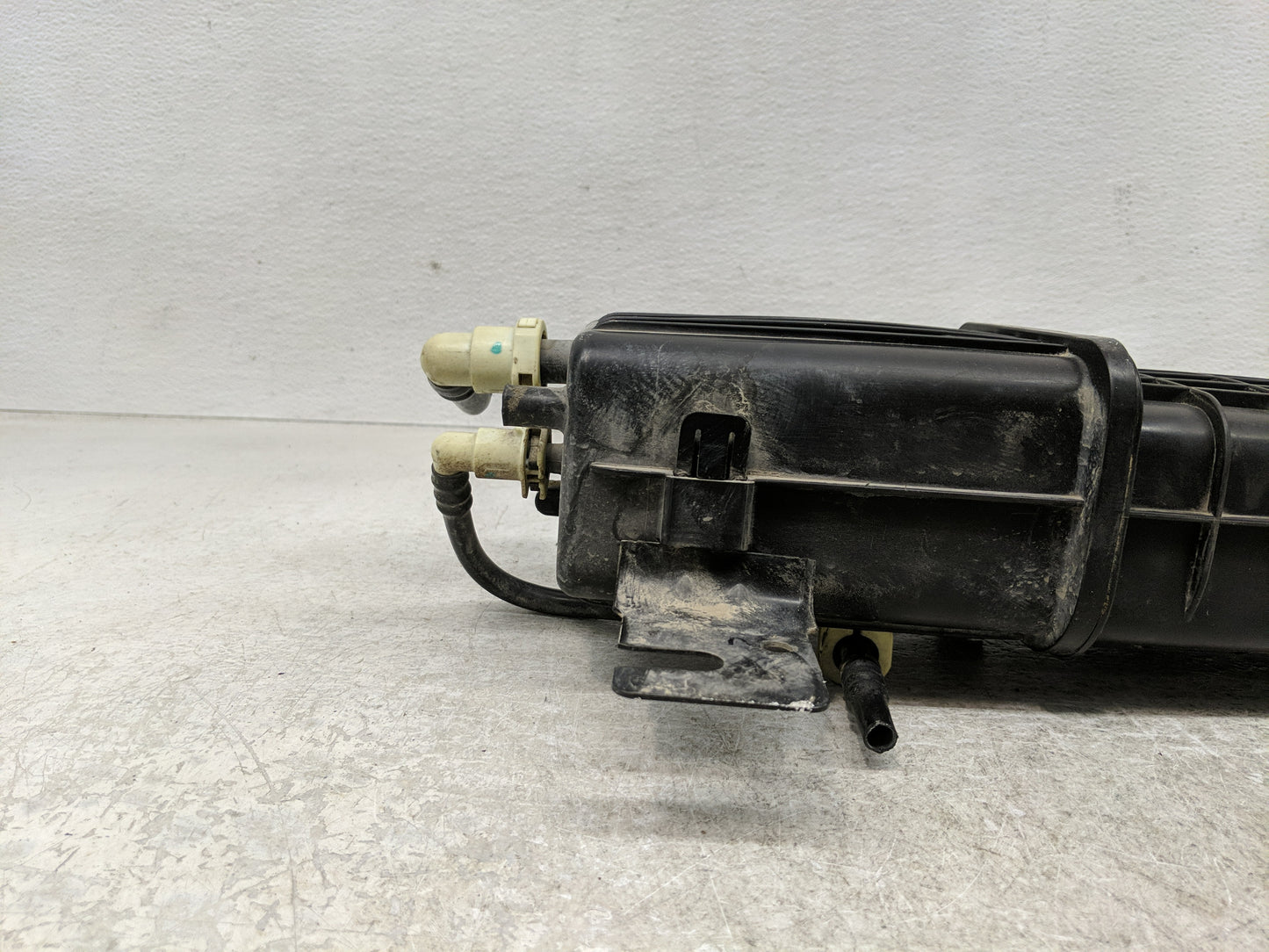 2008 Dodge Caravan Fuel Vapor Charcoal Canister - Oemusedautoparts1.com