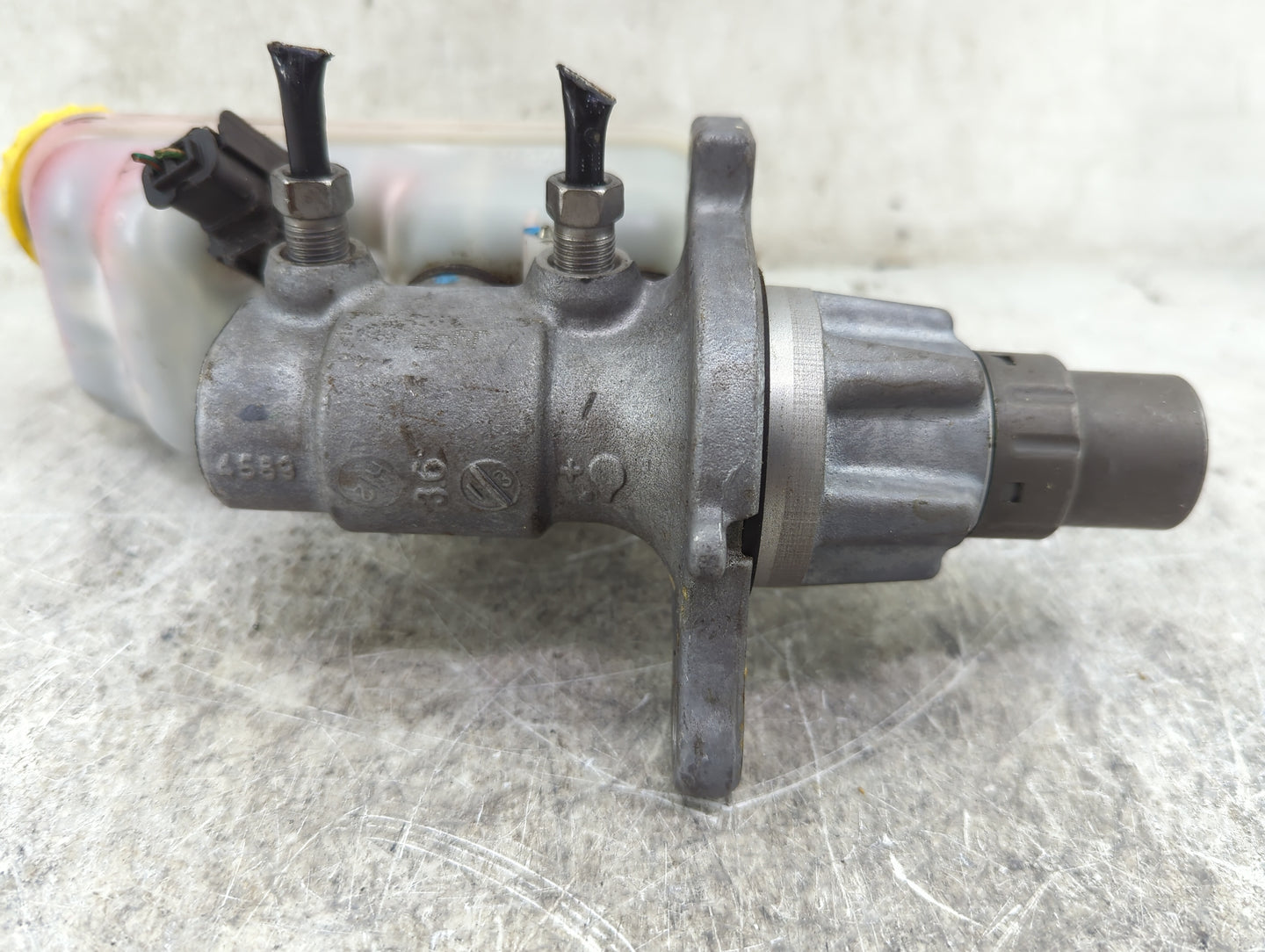 Dodge Caravan Brake Master Cylinder 1467625 - Oemusedautoparts1.com