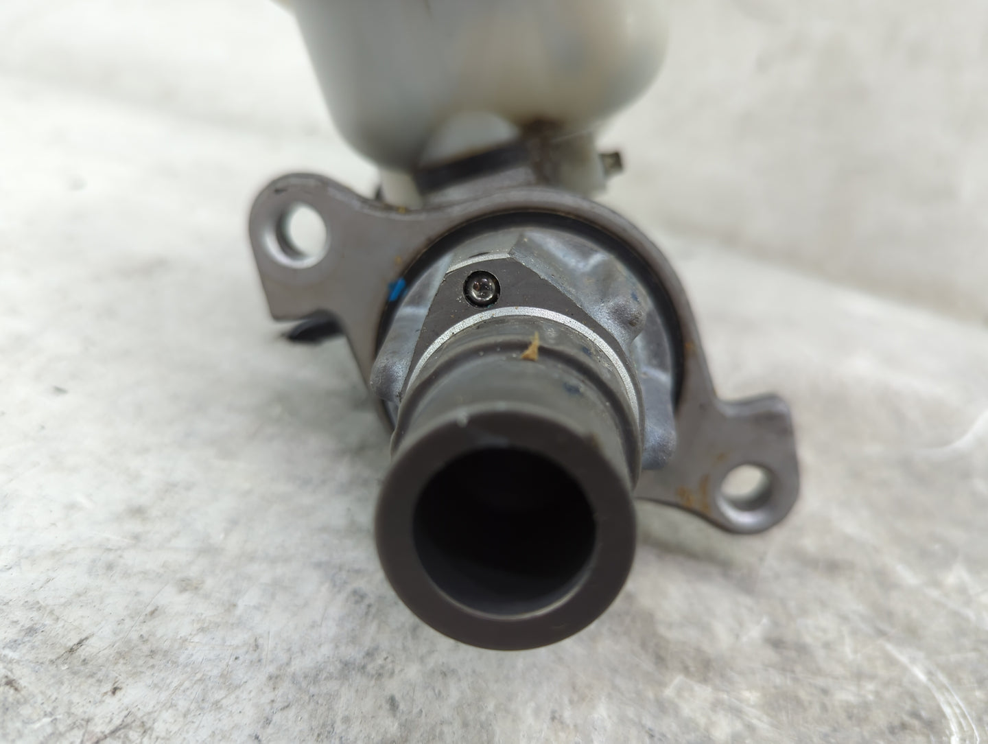 Dodge Caravan Brake Master Cylinder 1467625 - Oemusedautoparts1.com