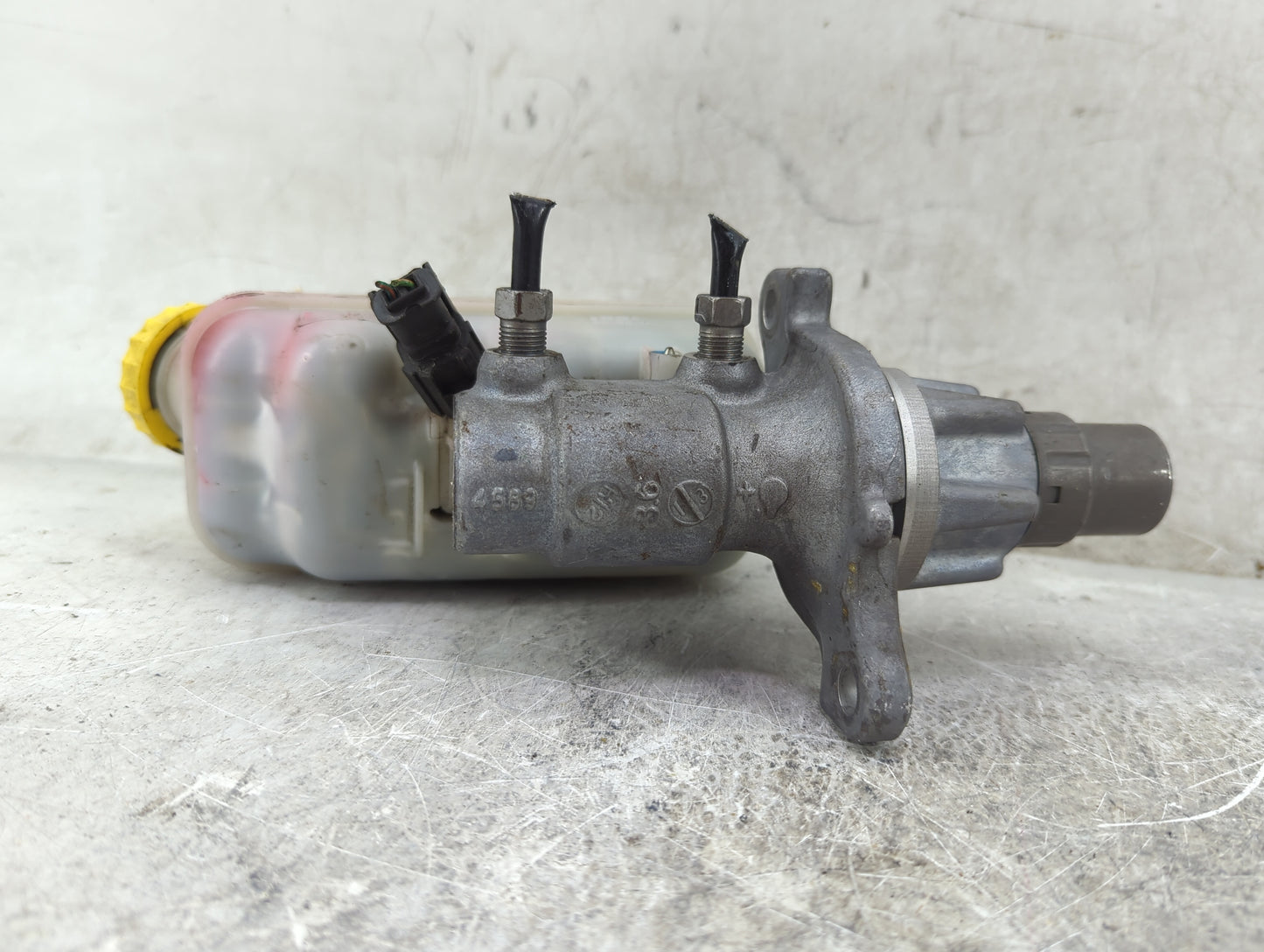 Dodge Caravan Brake Master Cylinder 1467625 - Oemusedautoparts1.com