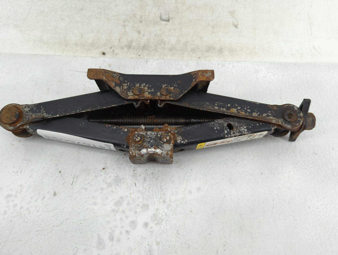 2008 Dodge Challenger Spare Scissor Car Jack - Oemusedautoparts1.com