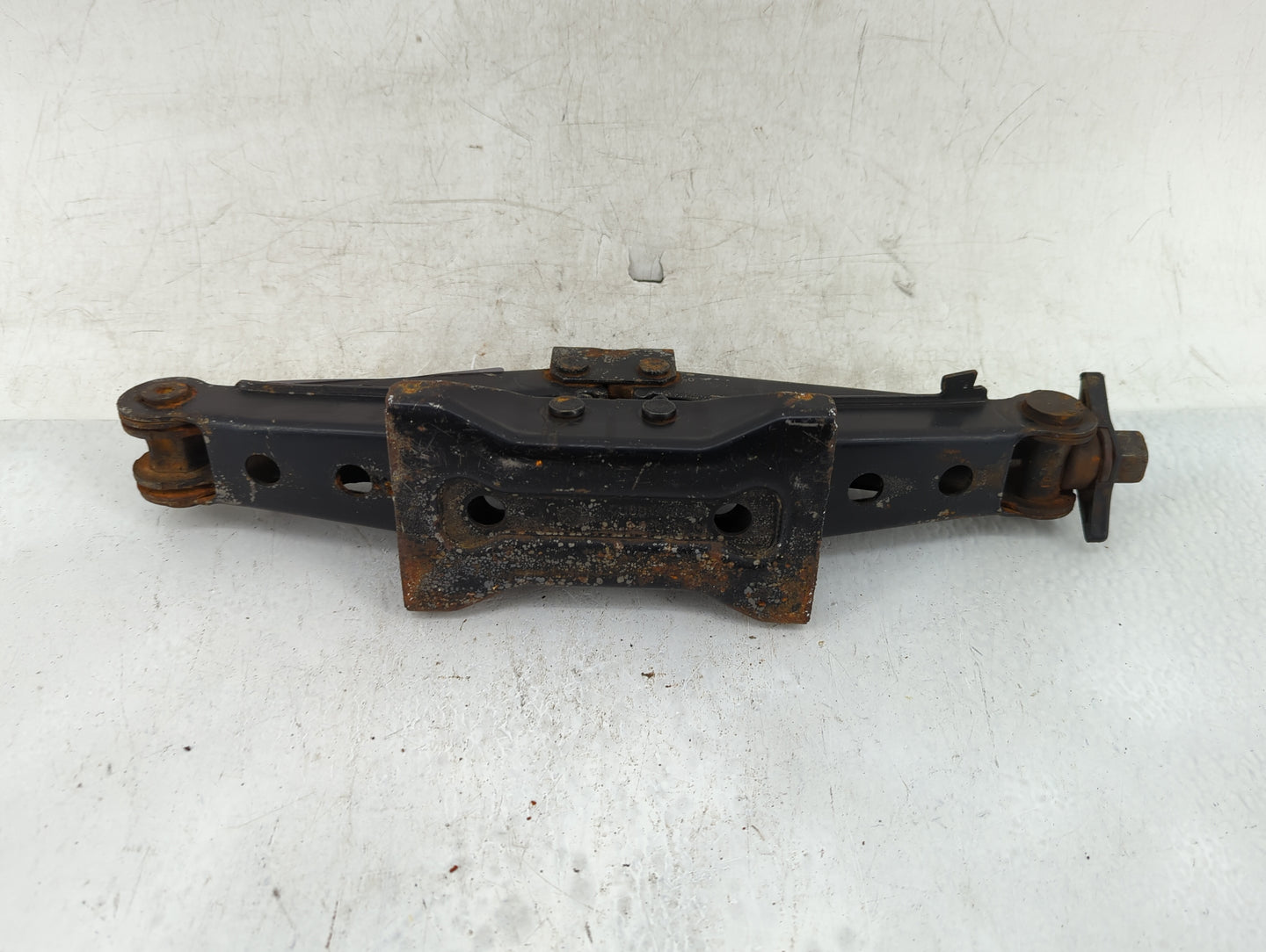 2008 Dodge Challenger Spare Scissor Car Jack - Oemusedautoparts1.com