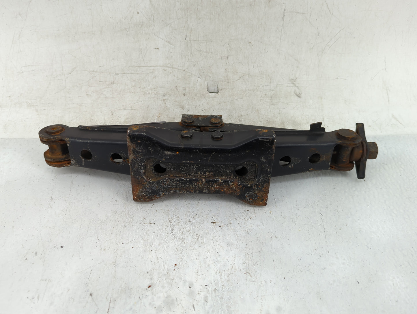 2008 Dodge Challenger Spare Scissor Car Jack - Oemusedautoparts1.com