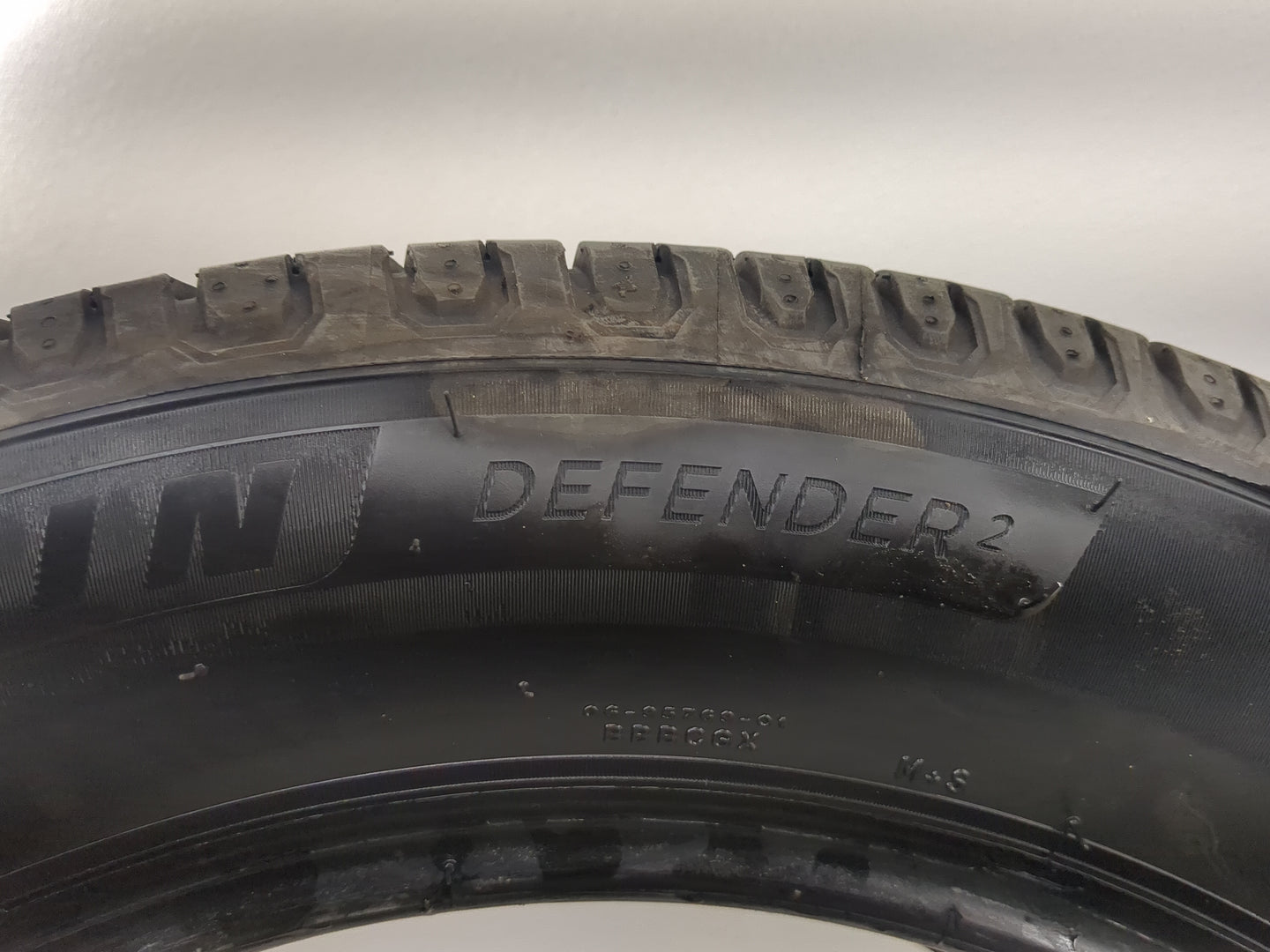 Used Tire 225/60R18 MICHELIN DEFENDER 2 100H - Tread Depth 10/32 - Oemusedautoparts1.com