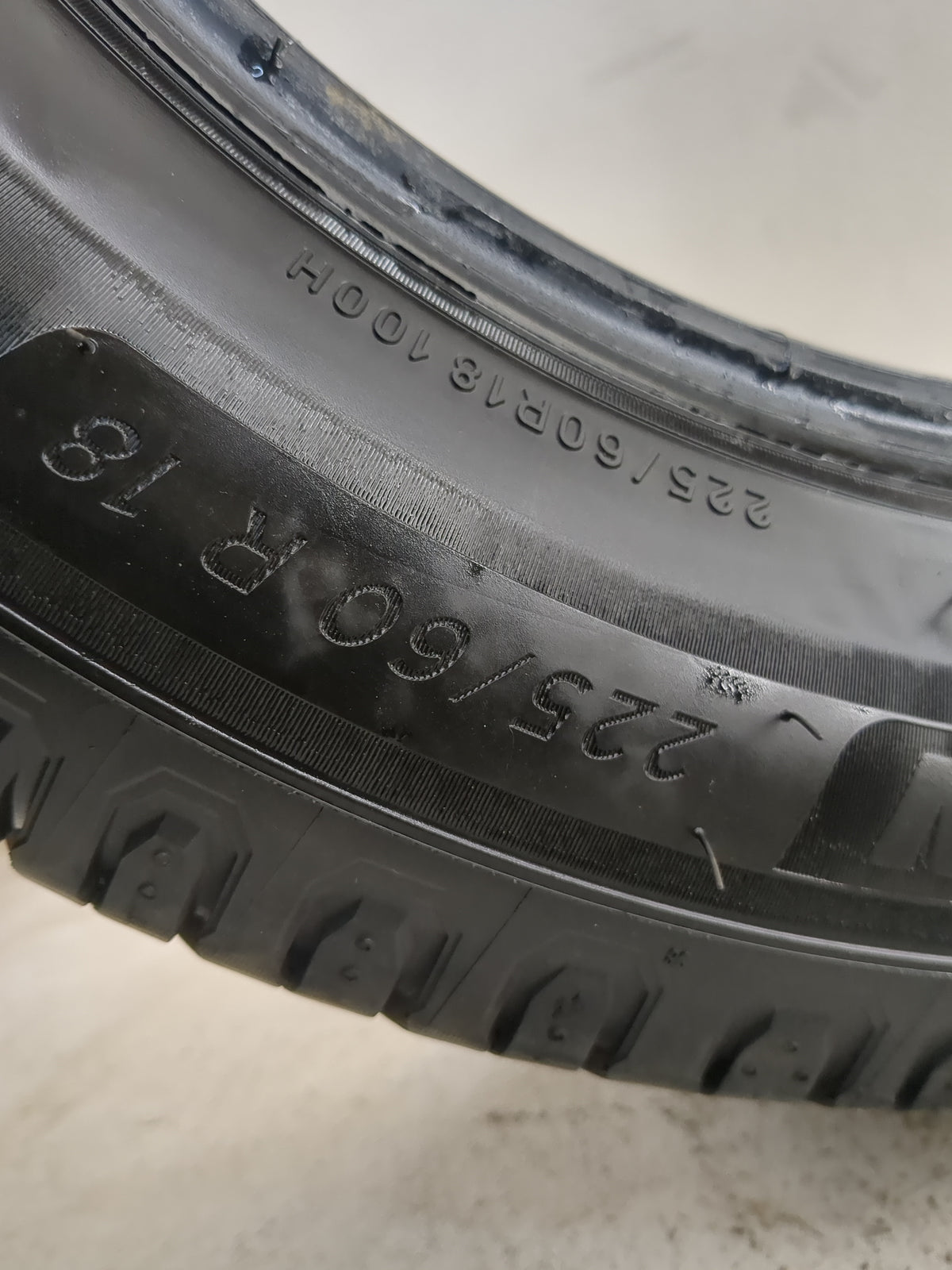 Used Tire 225/60R18 MICHELIN DEFENDER 2 100H - Tread Depth 10/32 - Oemusedautoparts1.com