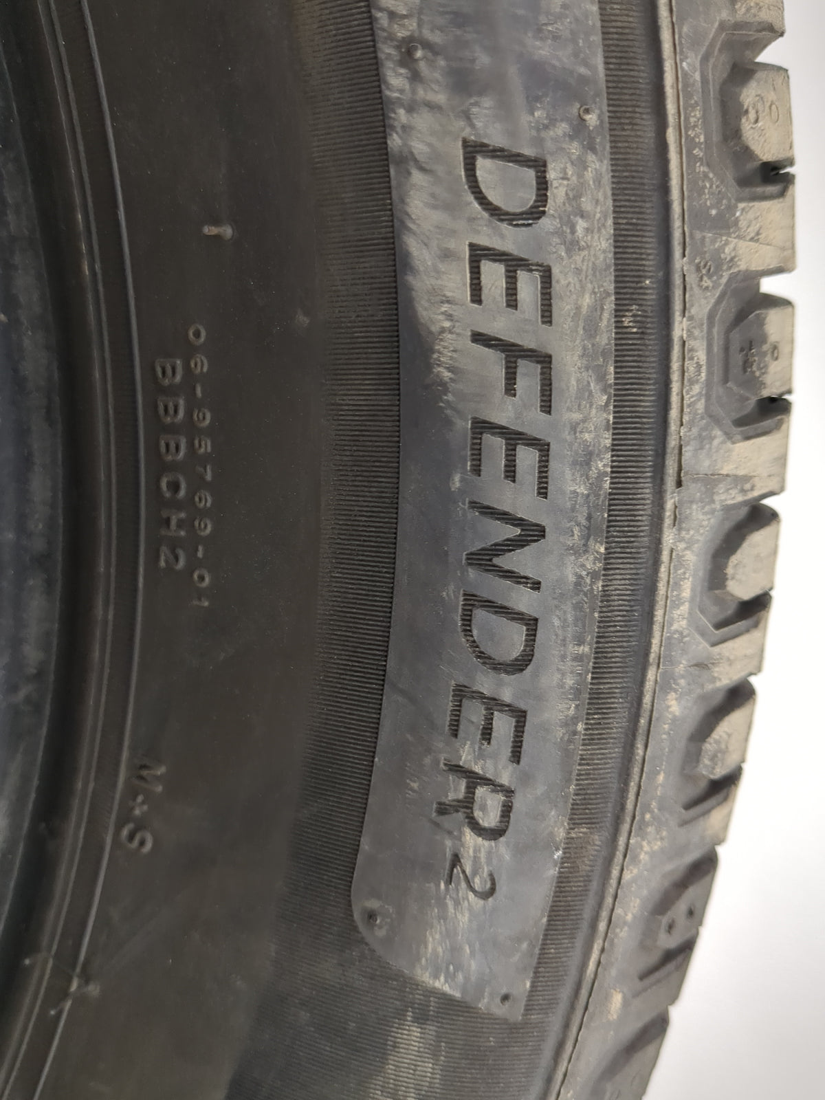 Used Tire 225/60R18 MICHELIN DEFENDER 2 100H - Tread Depth 9/32 - Oemusedautoparts1.com