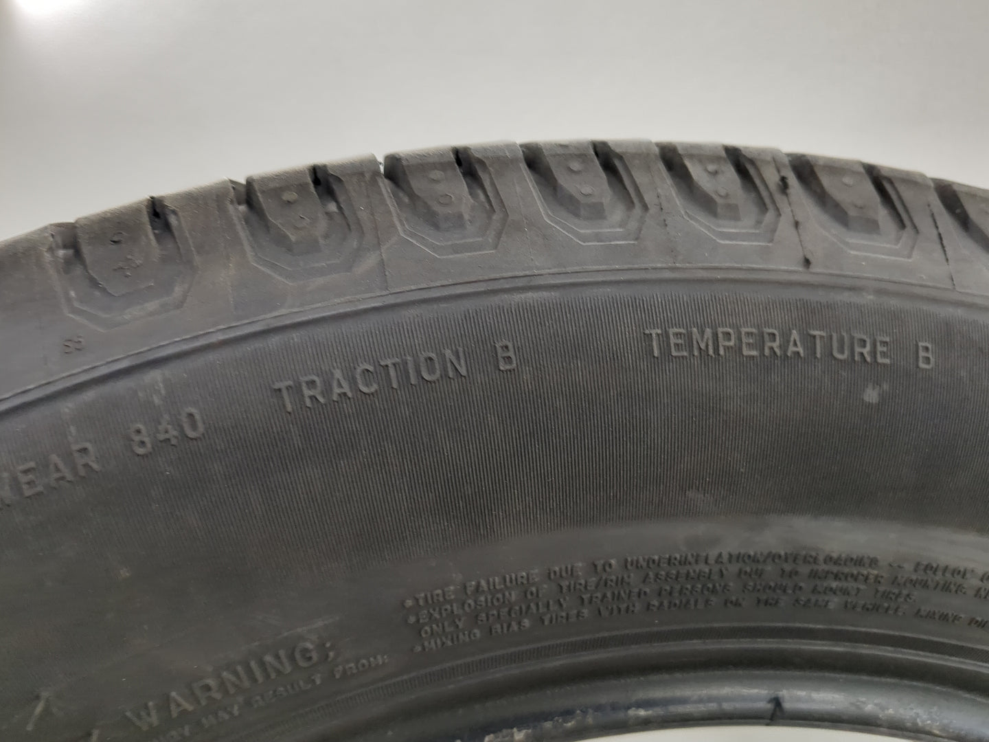 Used Tire 225/60R18 MICHELIN DEFENDER 2 100H - Tread Depth 9/32 - Oemusedautoparts1.com