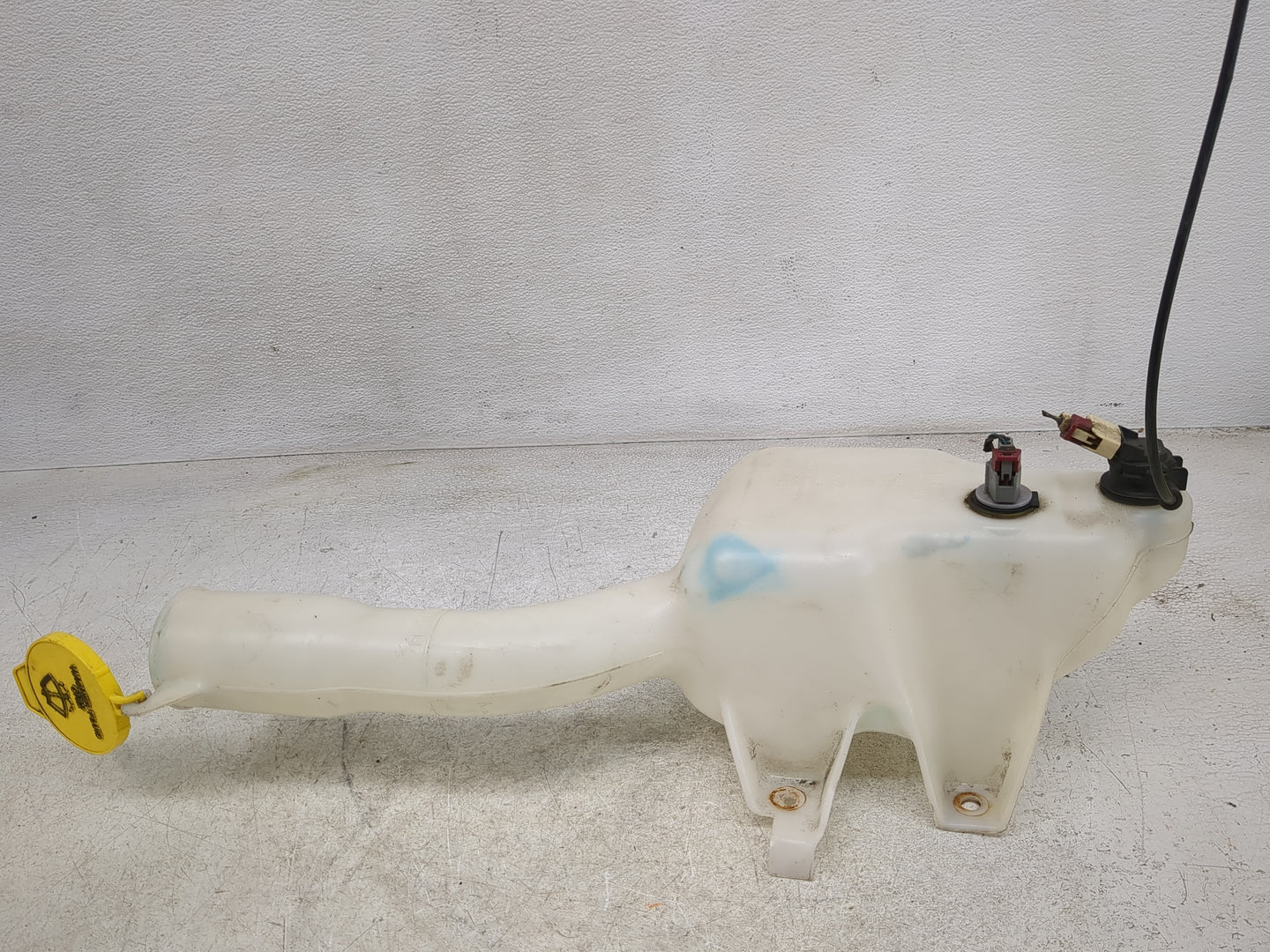 2006-2010 Dodge Charger Windshield Washer Fluid Reservoir Bottle Oem - Oemusedautoparts1.com