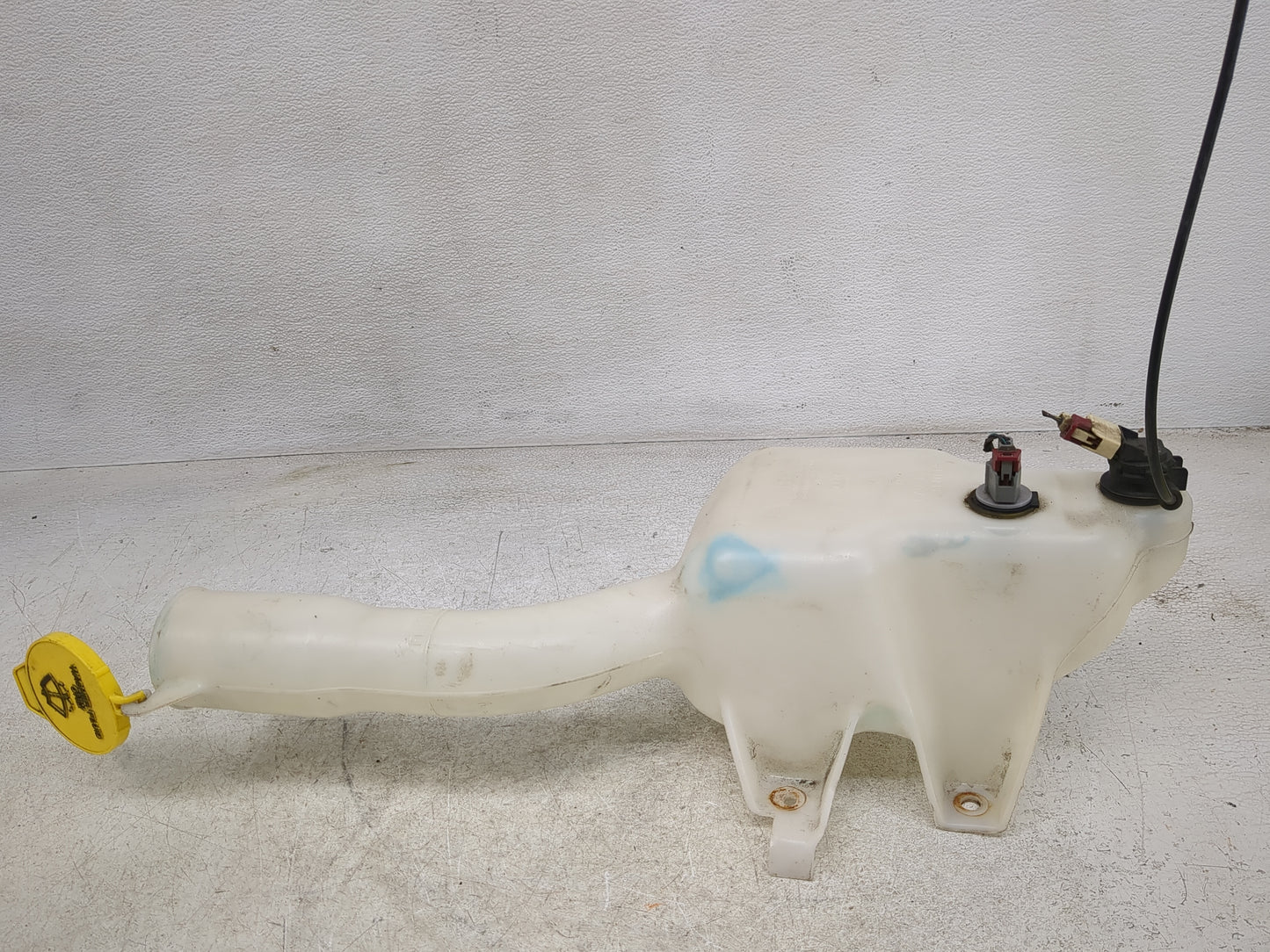 2006-2010 Dodge Charger Windshield Washer Fluid Reservoir Bottle Oem - Oemusedautoparts1.com
