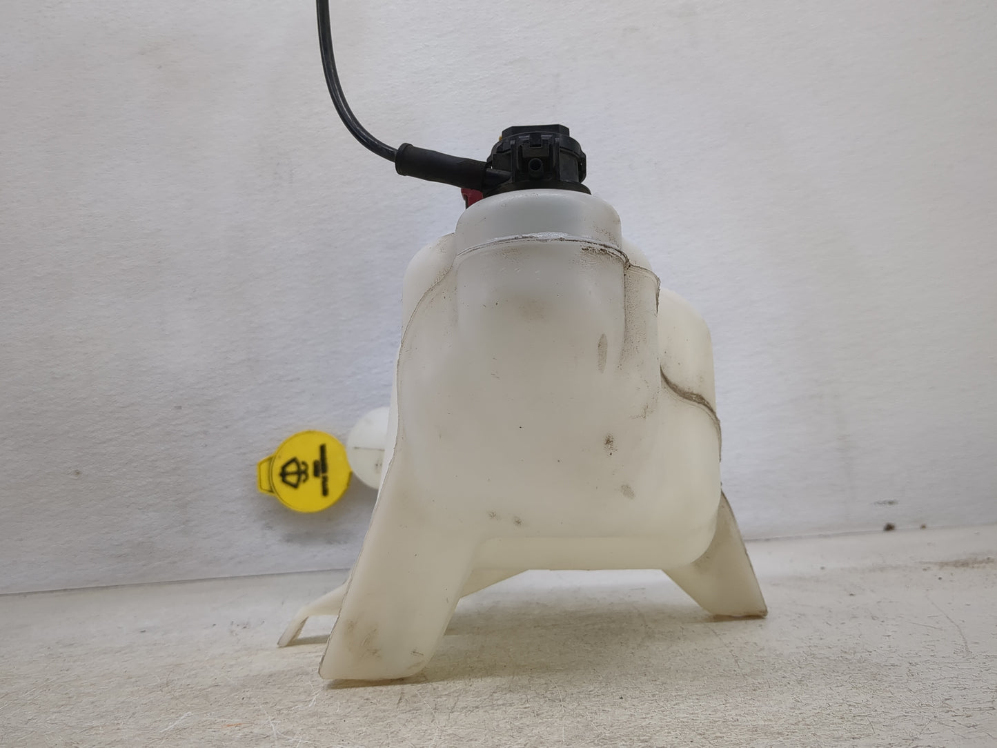 2006-2010 Dodge Charger Windshield Washer Fluid Reservoir Bottle Oem - Oemusedautoparts1.com