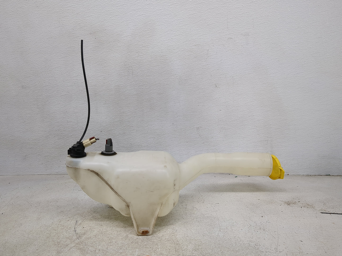 2006-2010 Dodge Charger Windshield Washer Fluid Reservoir Bottle Oem - Oemusedautoparts1.com
