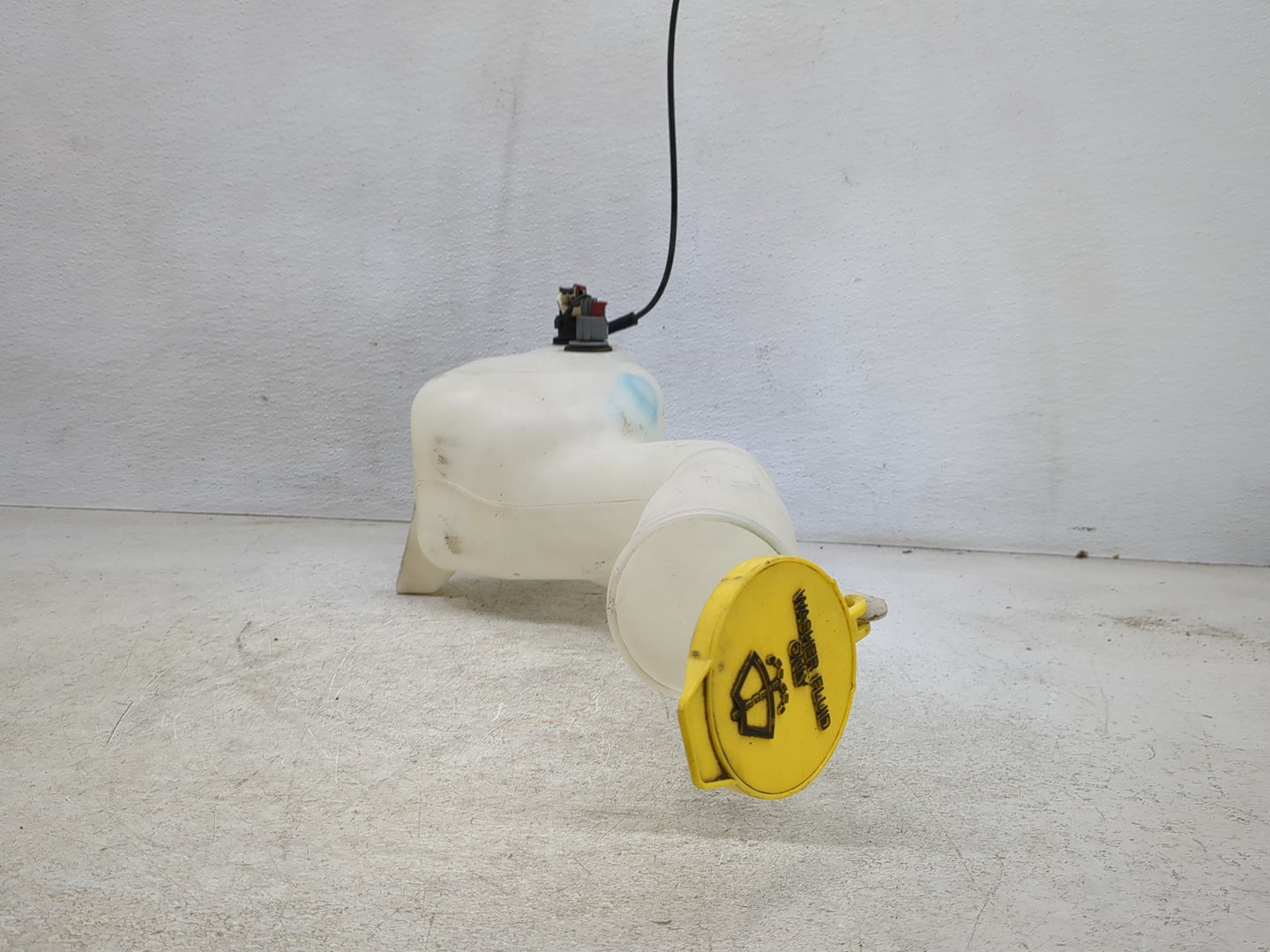 2006-2010 Dodge Charger Windshield Washer Fluid Reservoir Bottle Oem - Oemusedautoparts1.com