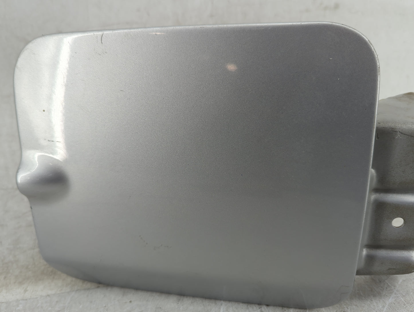 2008 Dodge Charger Fuel Tank Door Lid Gas Tank Gray - Oemusedautoparts1.com